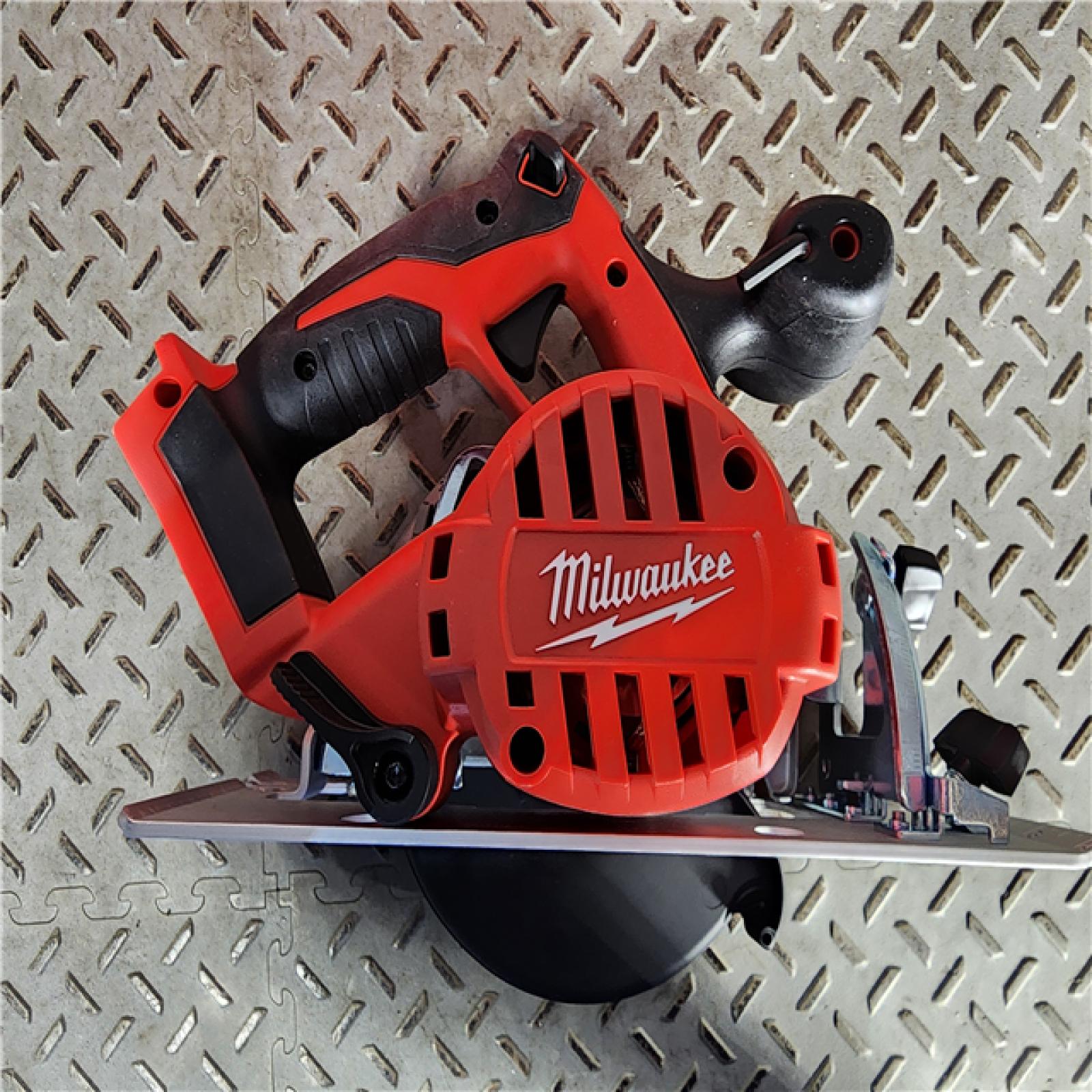 HOUSTON LOCATION - AS-IS (APPEARS LIKE NEW) Milwaukee M18 6 1/2 Circular Saw (Tool Only)