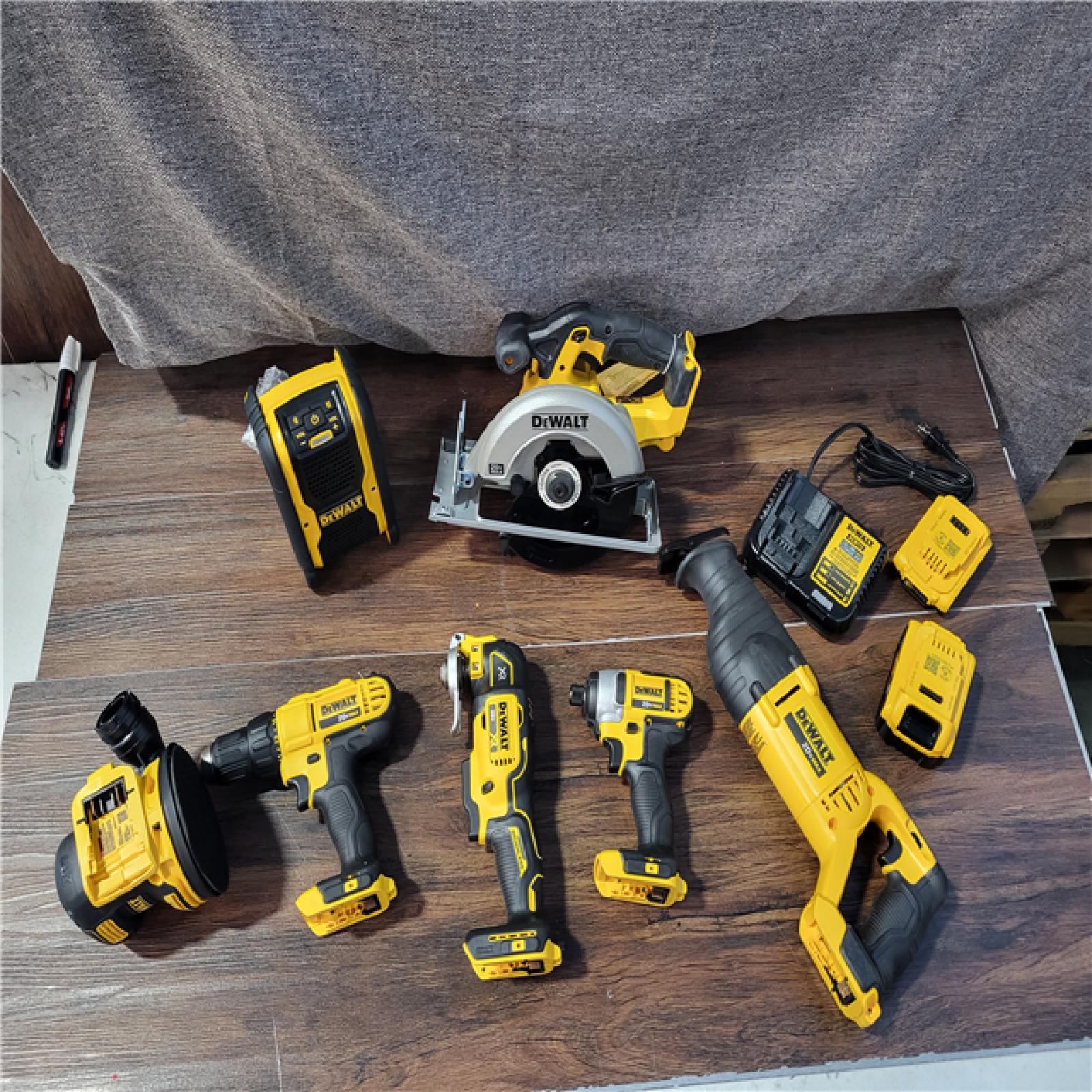 CALIFORNIA NEW DEWALT 7-TOOL COMBO KIT(BATTERIES,CHARGER,AND BAG INCLUDED)