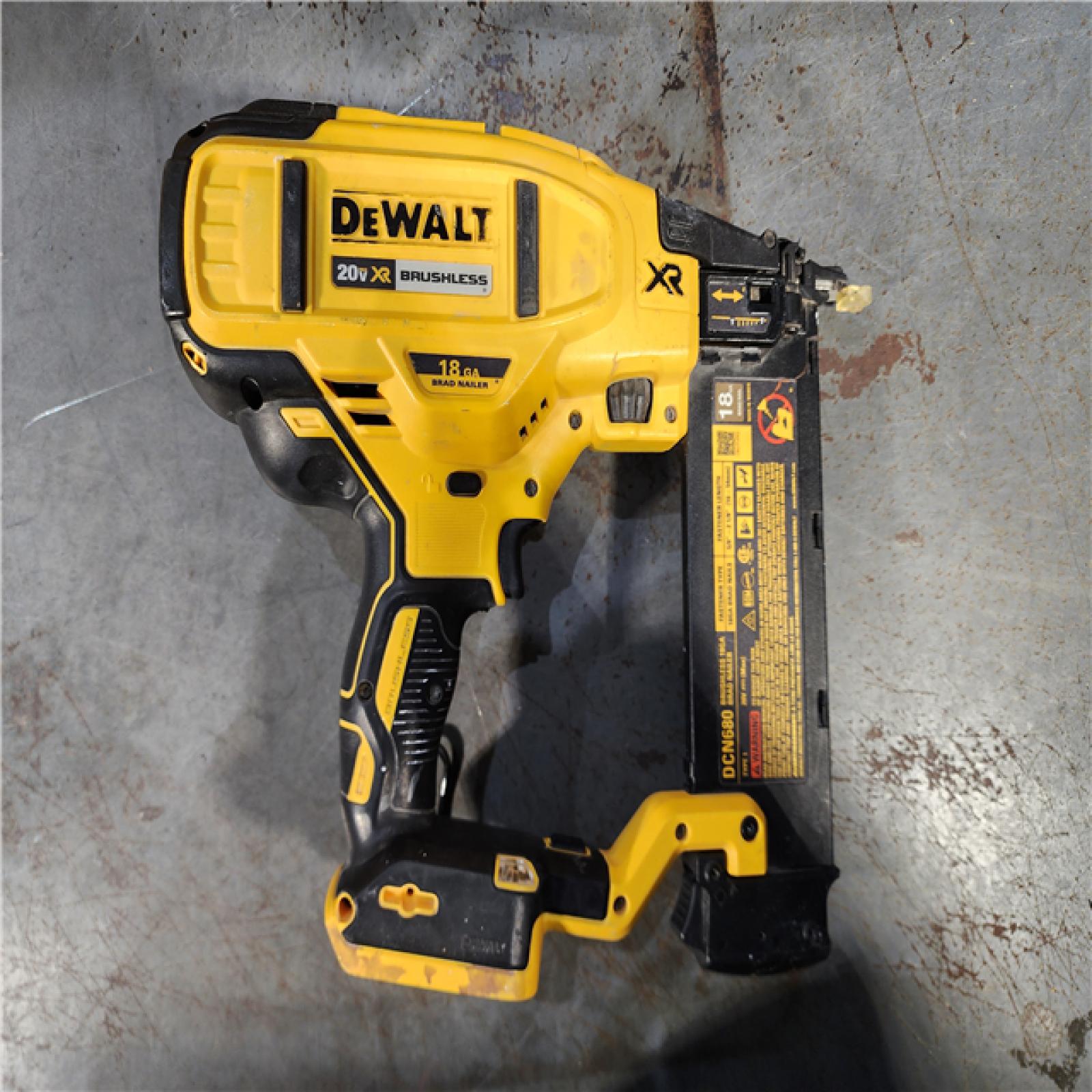 HOUSTON LOCATION - AS-IS DEWALT 20V MAX XR 18 Gauge Brad Nailer Kit