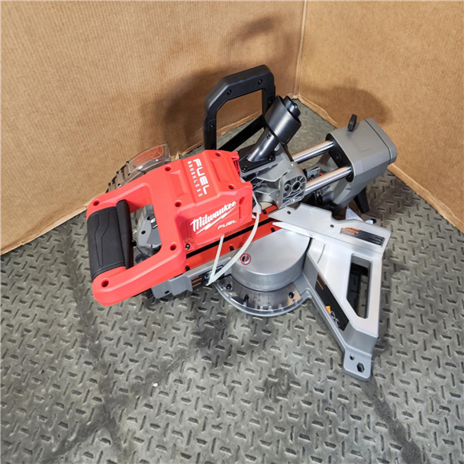 HOUSTON LOCATION - AS-IS (APPEARS LIKE NEW) Milwaukee M18 FUEL 7-1/4 in. Cordless Brushless Dual-Bevel Sliding Compound Miter Saw Tool Only