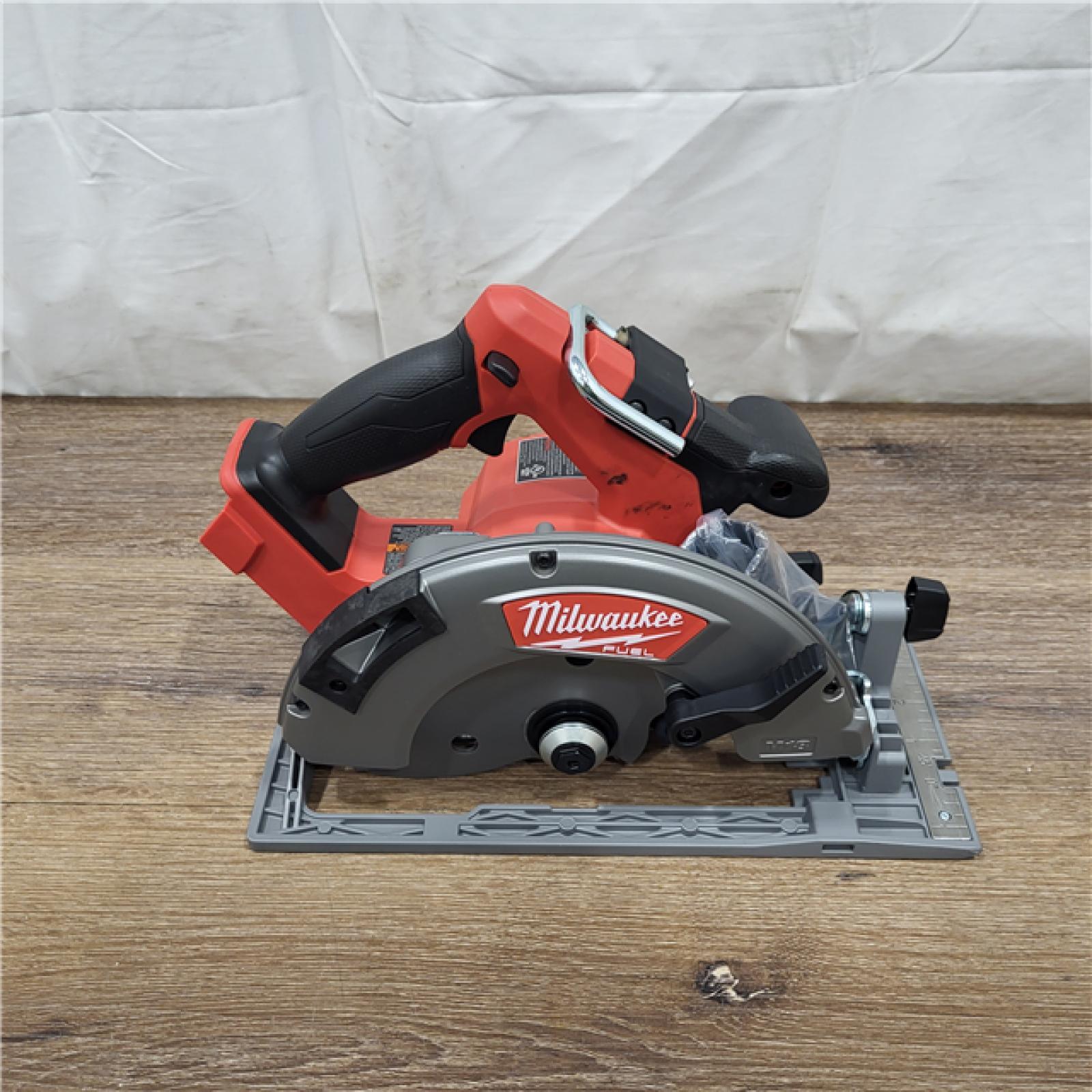 NEW! M18 FUEL 18V Lithium-Ion Brushless Cordless 7-1/4 in. Circular Saw (Tool-Only)