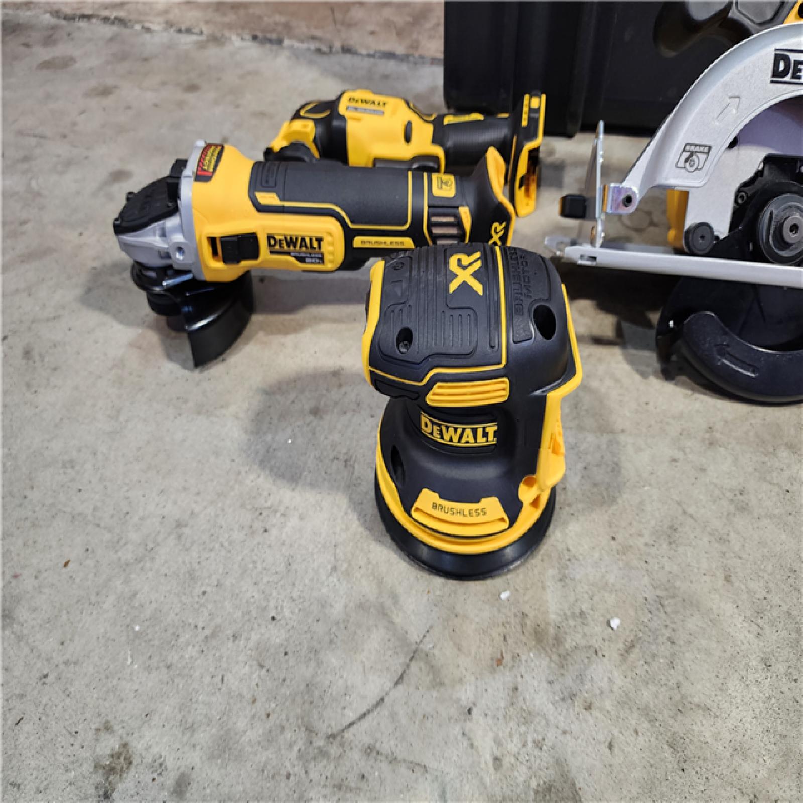 HOUSTON LOCATION - AS-IS (APPEARS LIKE NEW) Dewalt 20-Volt MAX ToughSystem Lithium-Ion 6-Tool Cordless Combo Kit