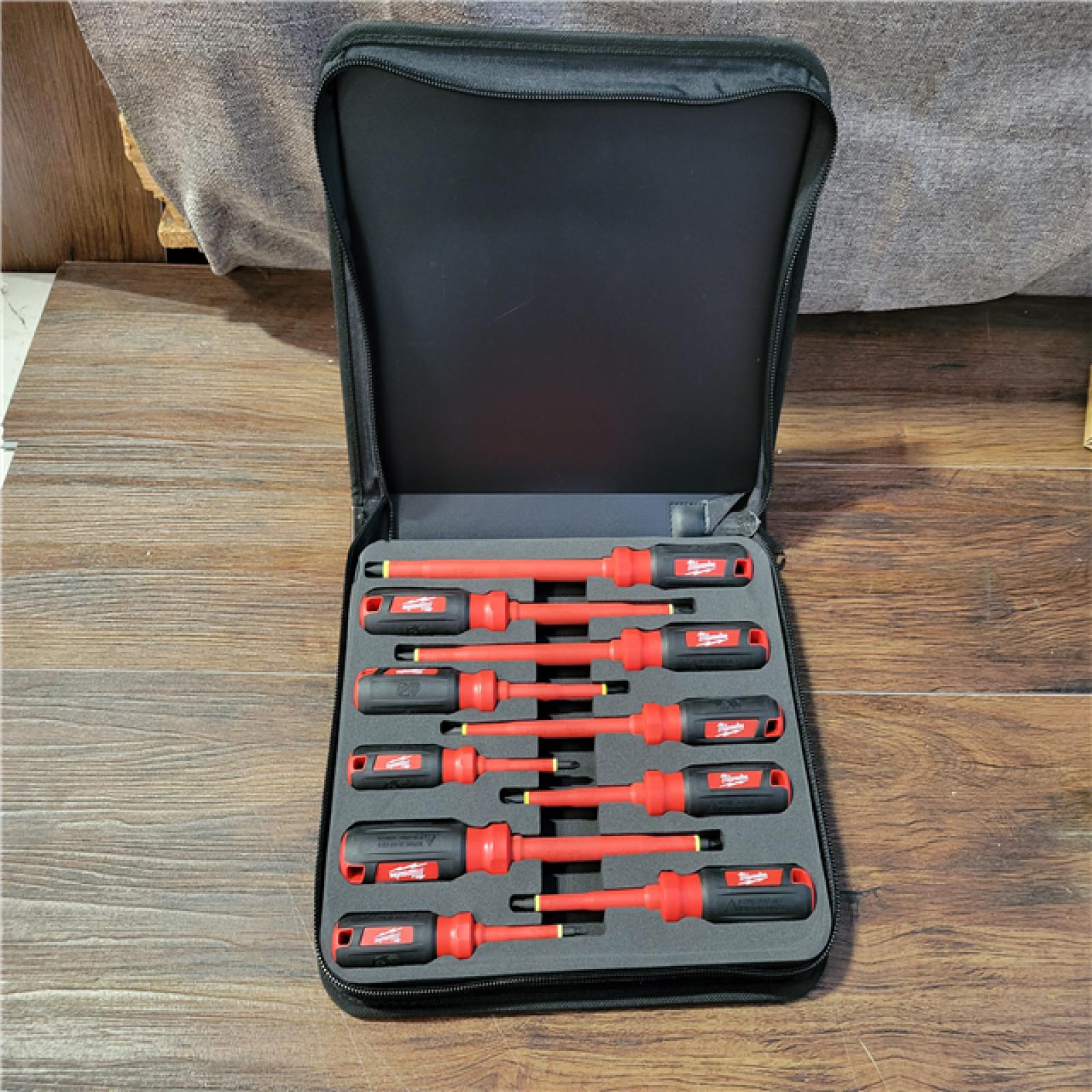 CALIFORNIA NEW MILWAUKEE 10PC 1000V INSULATED SCREWDRIVER SET