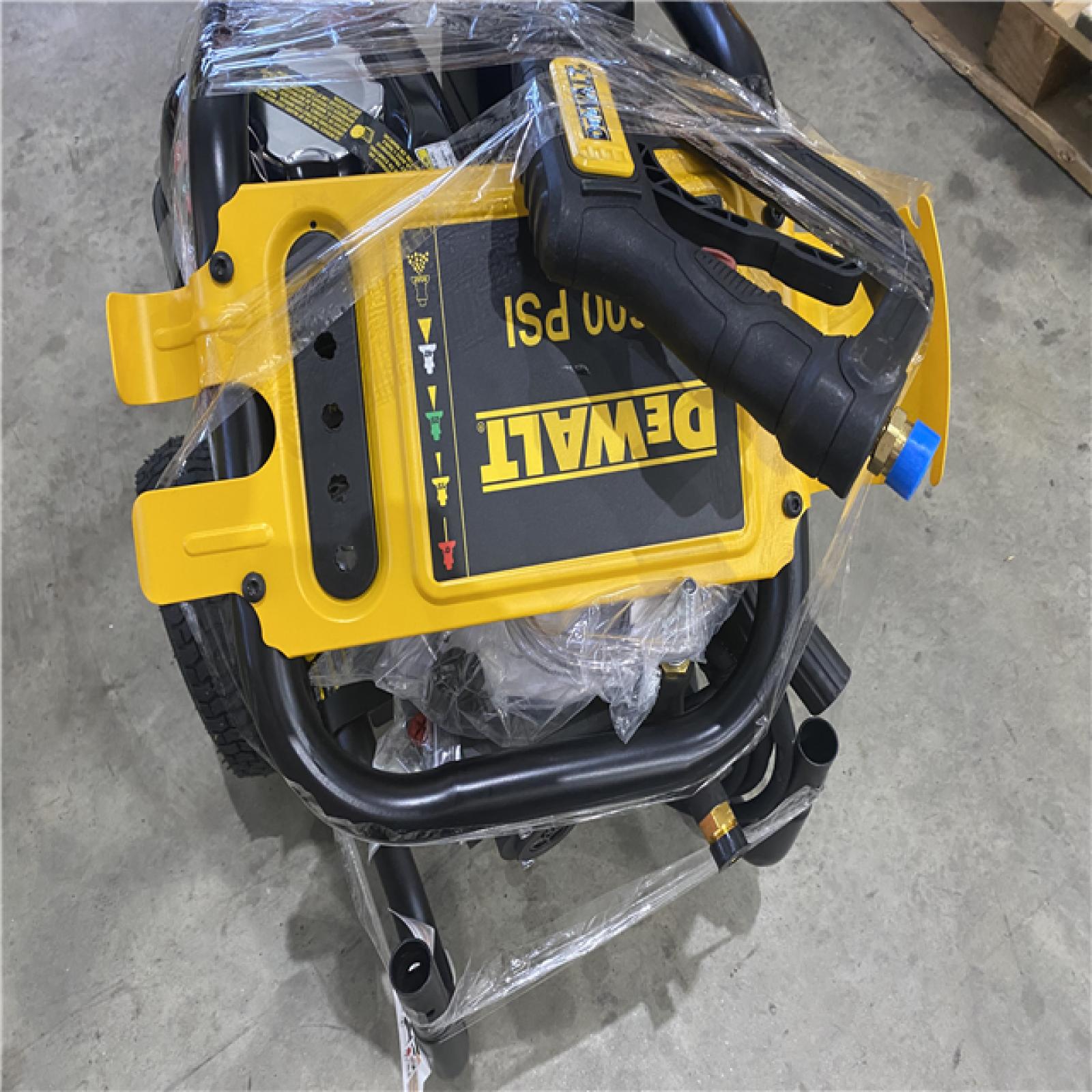 Houston location AS-IS DEWALT 3600 PSI 2.5 GPM Gas Cold Water Professional Pressure Washer with HONDA GX200 Engine