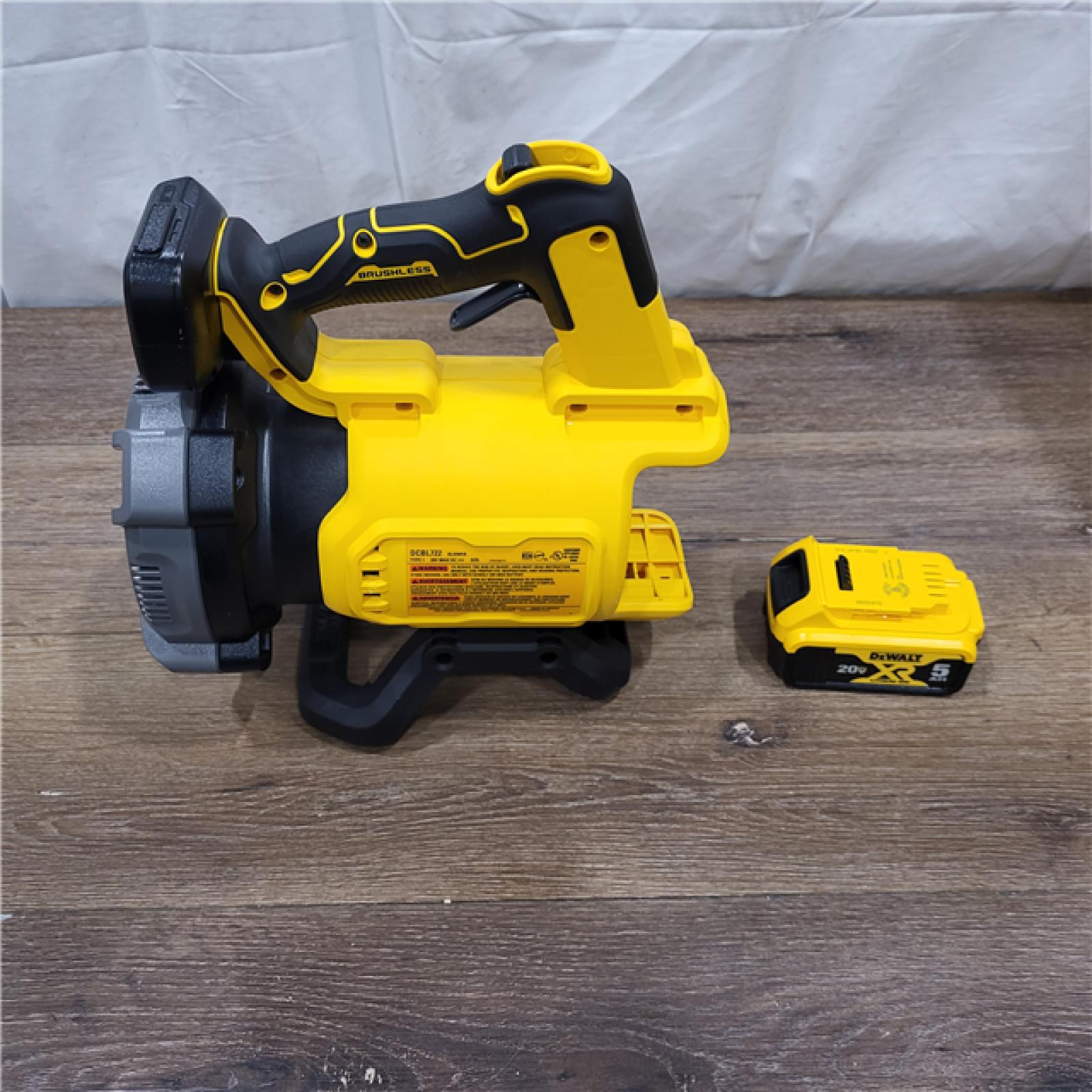 AS-IS DEWALT 20V MAX* XR Brushless Cordless Handheld Blower Kit