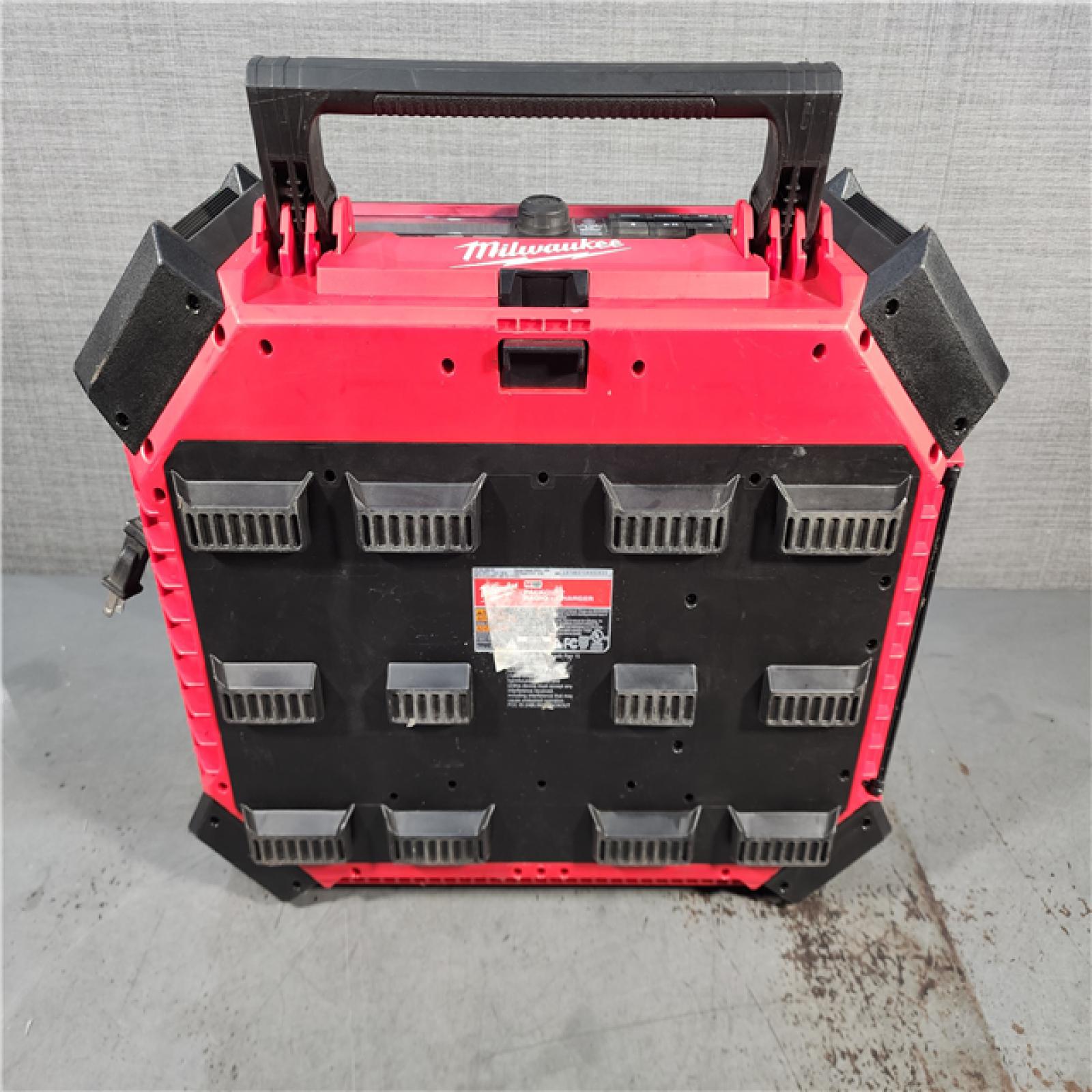 HOUSTON LOCATION - AS-IS Milwaukee 2950-20 18V M18 PACKOUT Lithium-Ion Cordless Radio + Charger (Tool Only)