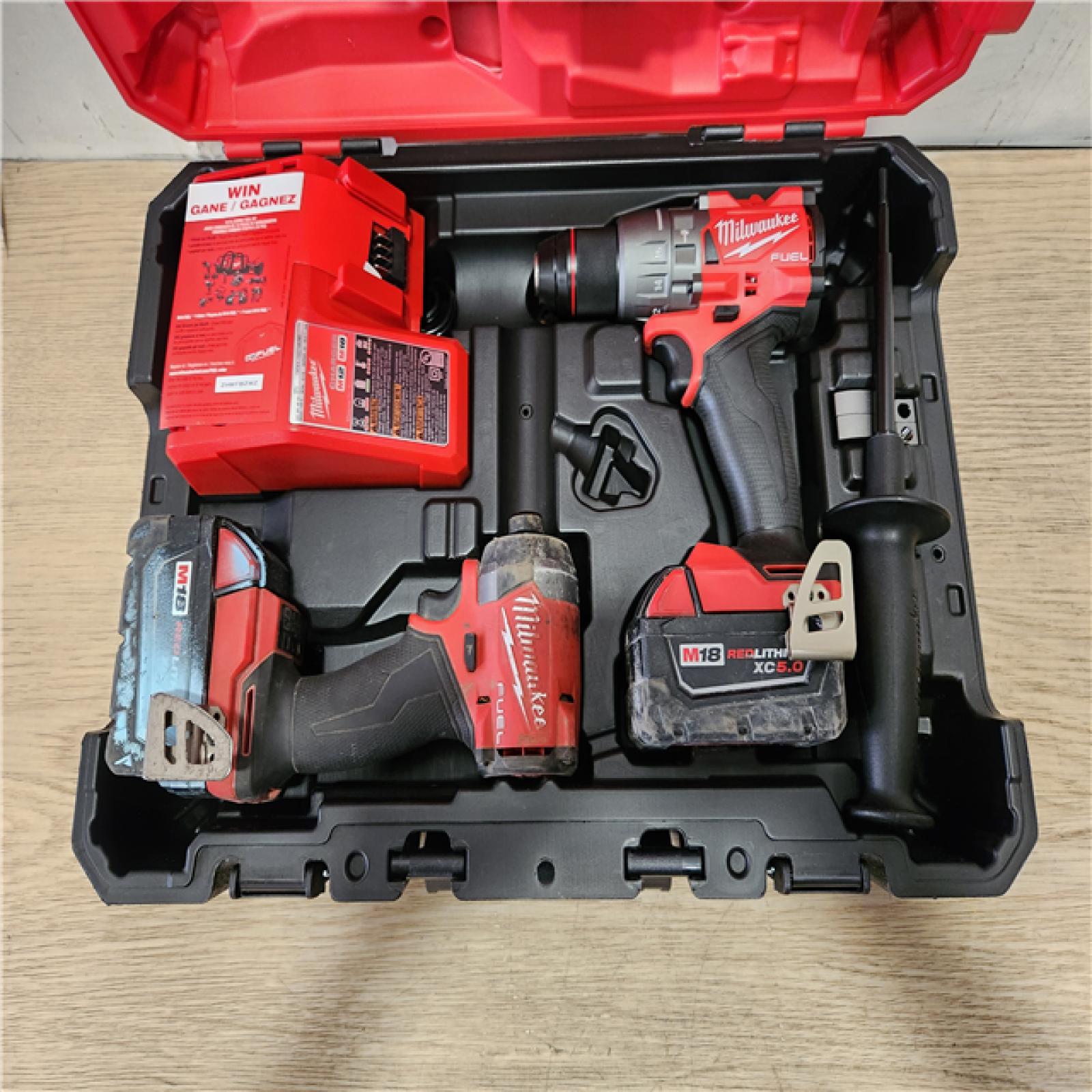 Phoenix Location Milwaukee M18 FUEL 18V Lithium-Ion Brushless Cordless Hammer Drill and Impact Driver Combo Kit (2-Tool) with 2 Batteries