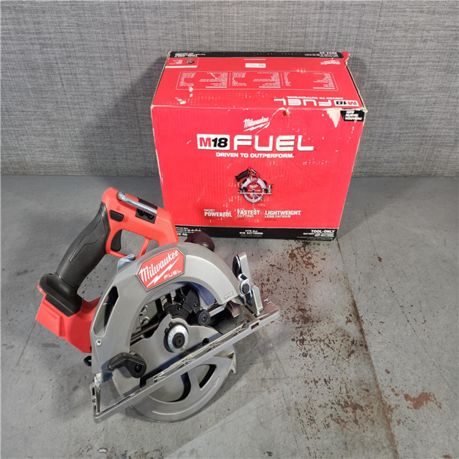 HOUSTON LOCATION - AS-IS Milwaukee M18 FUEL 18V Lithium-Ion Brushless Cordless 7-1/4 in. Circular Saw (Tool-Only)