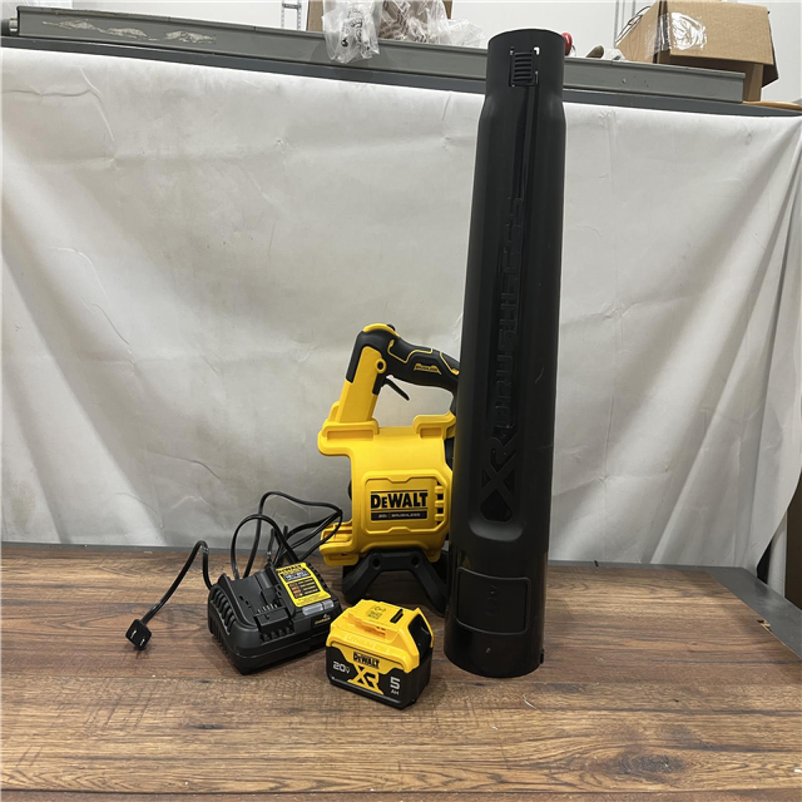 AS-IS DeWalt Brushless Cordless Battery Powered Handheld Leaf Blower KIT