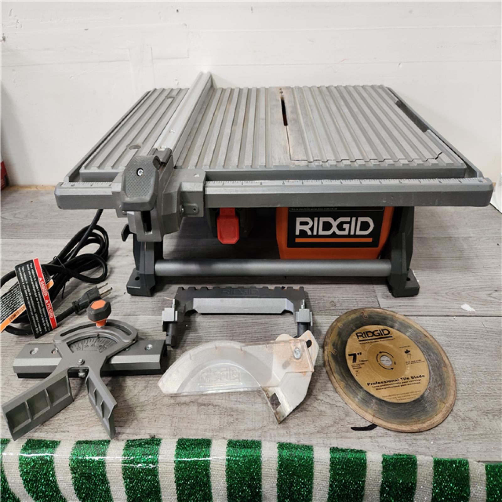 Phoenix Location RIDGID 6.5-Amp 7 in. Blade Corded Table Top Wet Tile Saw