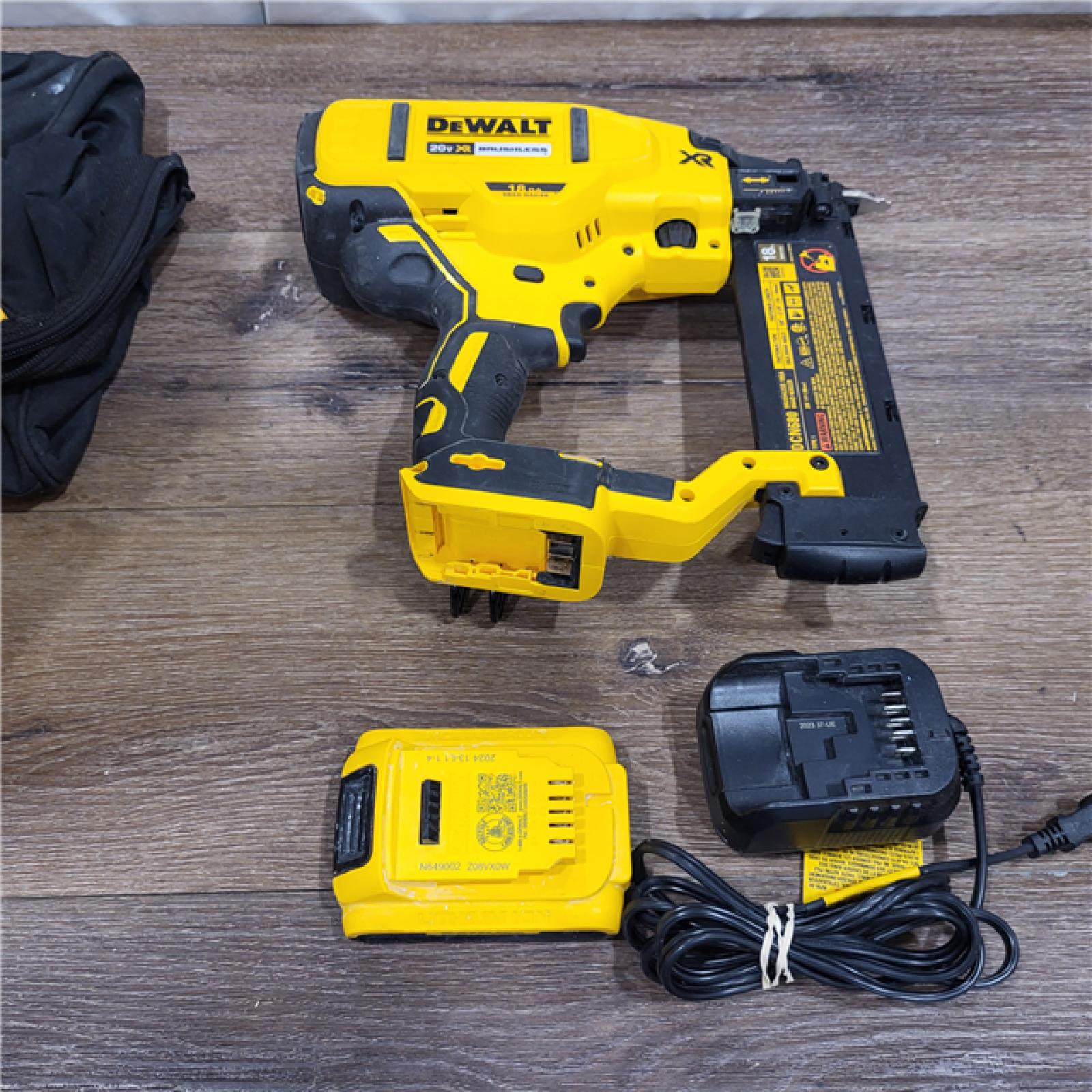 AS-IS DEWALT 20V MAX XR 18 Gauge Brad Nailer Kit