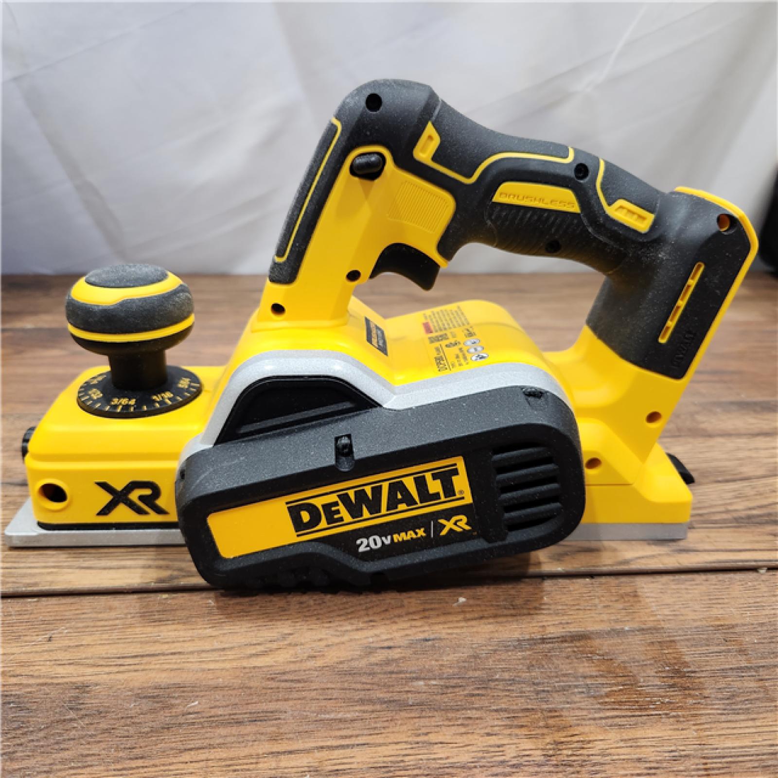 AS-IS DEWALT 20-Volt MAX XR Lithium-Ion Cordless Brushless 3-1/4 in. Planer (Tool-Only)