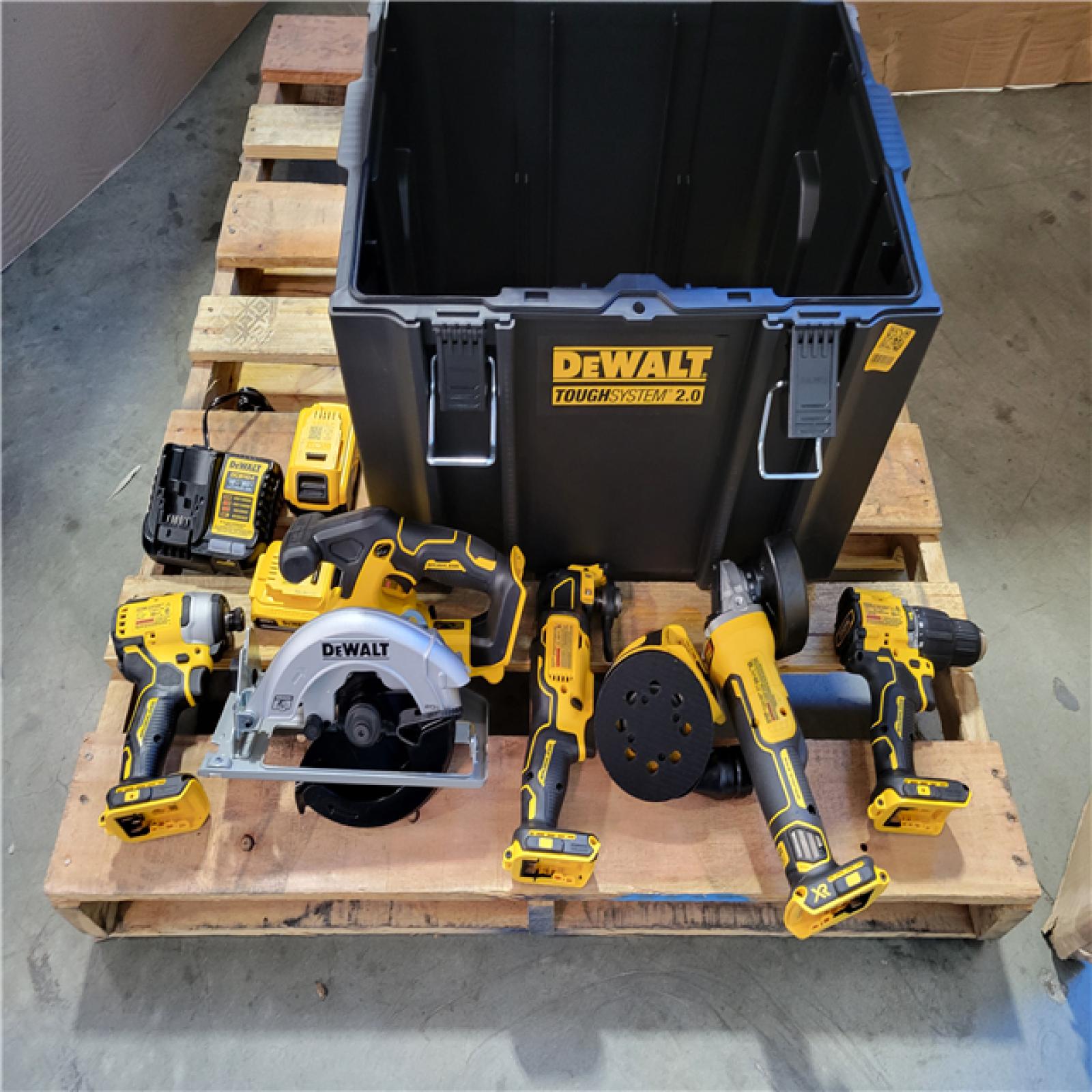 CALIFORNIA NEW DEWALT BRUSHLESS 6-TOOL COMBO KIT WITH TOUGHSYSTEM 2.0 (2 BATTERIES AND CHARGER INCLUDED)