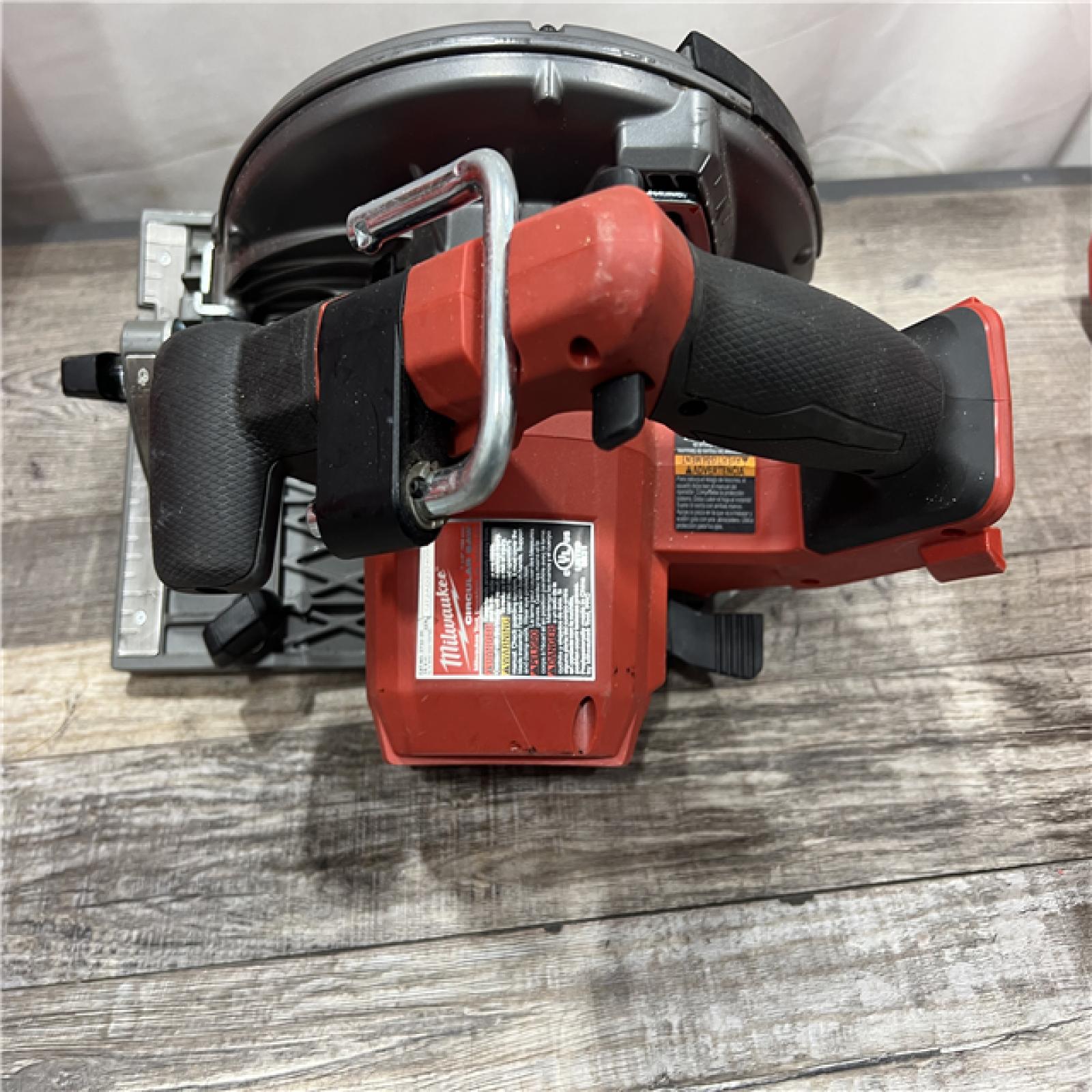 AS-IS MILWAUKEE M18 FUEL 18V Lithium-Ion Brushless Cordless 7-1/4 in. Circular Saw (Tool-Only)