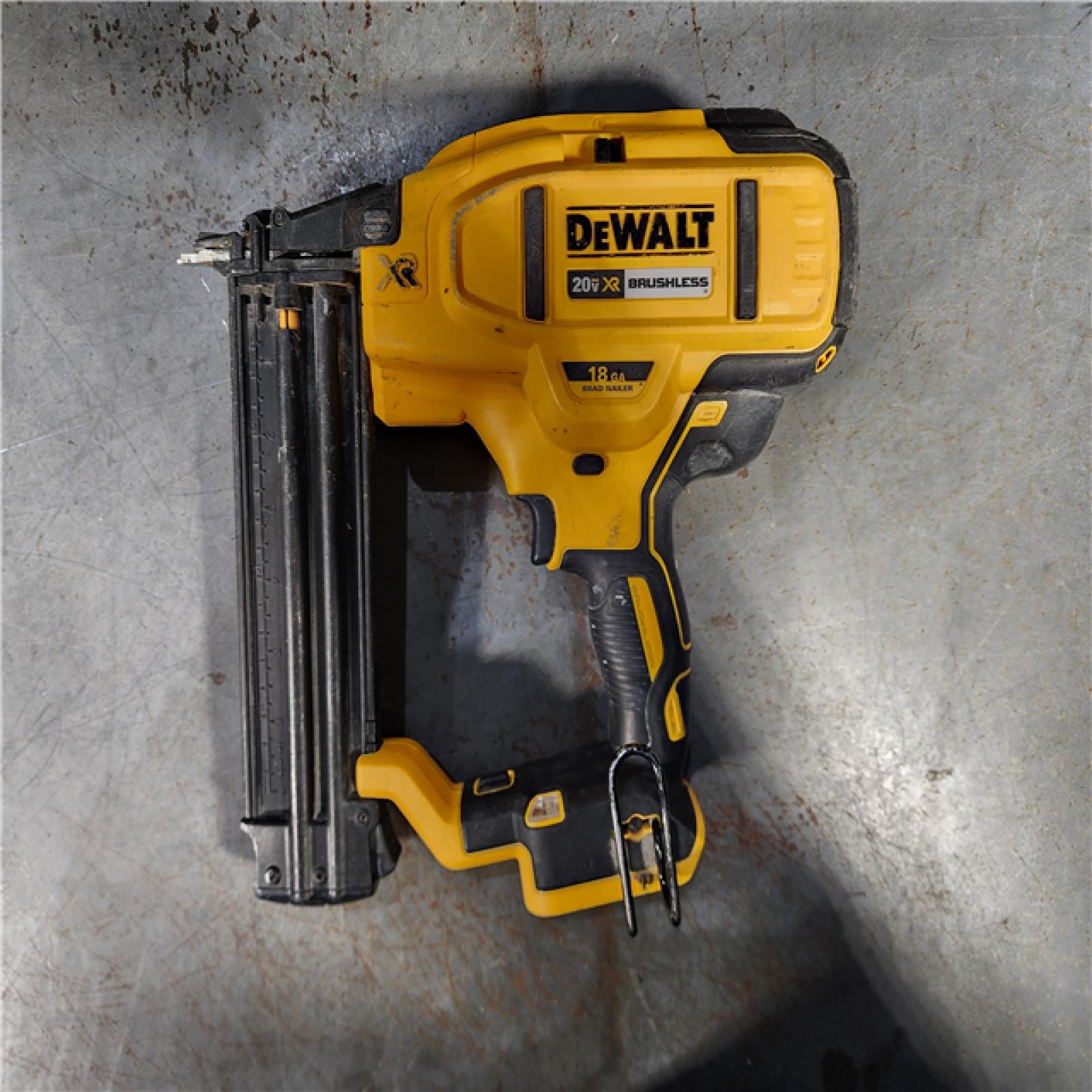 HOUSTON LOCATION - AS-IS DEWALT 20V MAX XR 18 Gauge Brad Nailer Kit