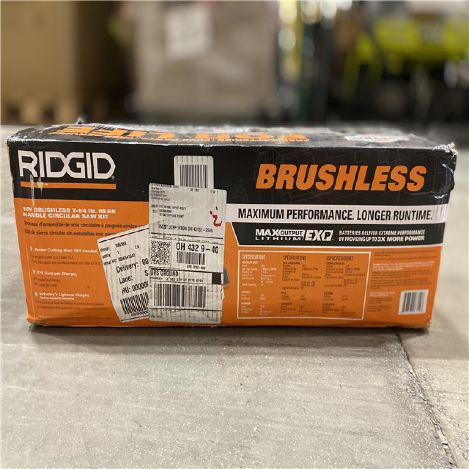 NEW! - RIDGID 18V Brushless Cordless 7-1/4 in. Rear Handle Circular Saw Kit with 8.0 Ah MAX Output Battery, 18V Charger and Bag