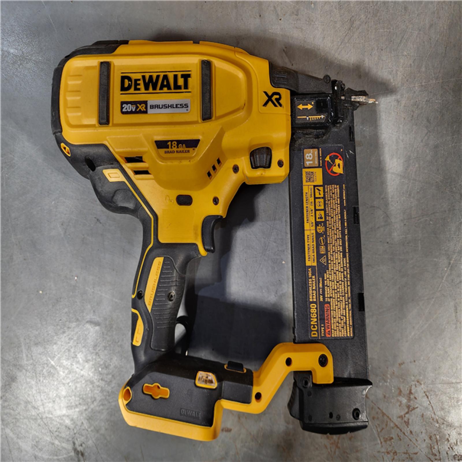 HOUSTON LOCATION - AS-IS DEWALT 20V MAX XR 18 Gauge Brad Nailer Kit