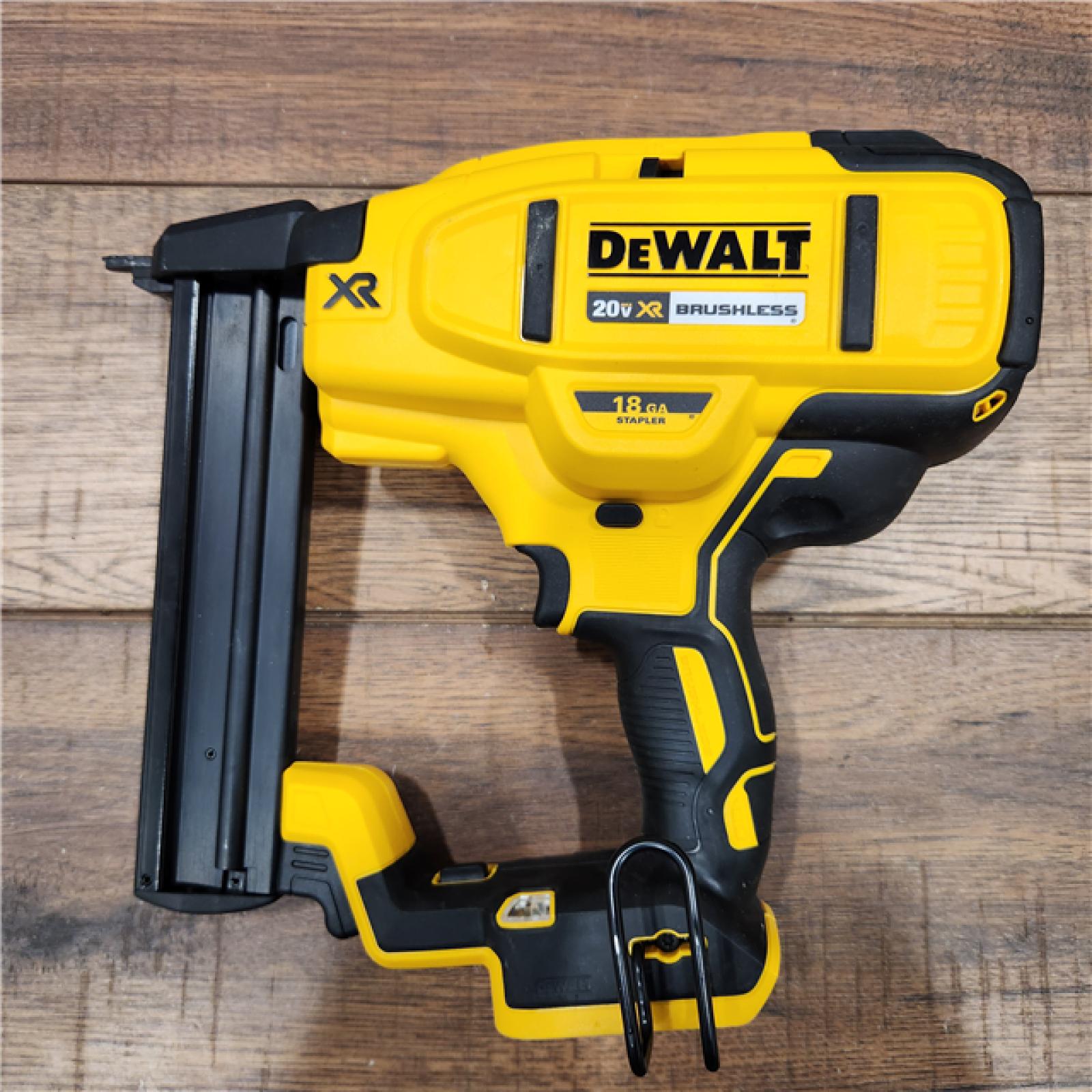 AS-IS DEWALT 20V MAX XR 18 Gauge Brad Nailer Kit