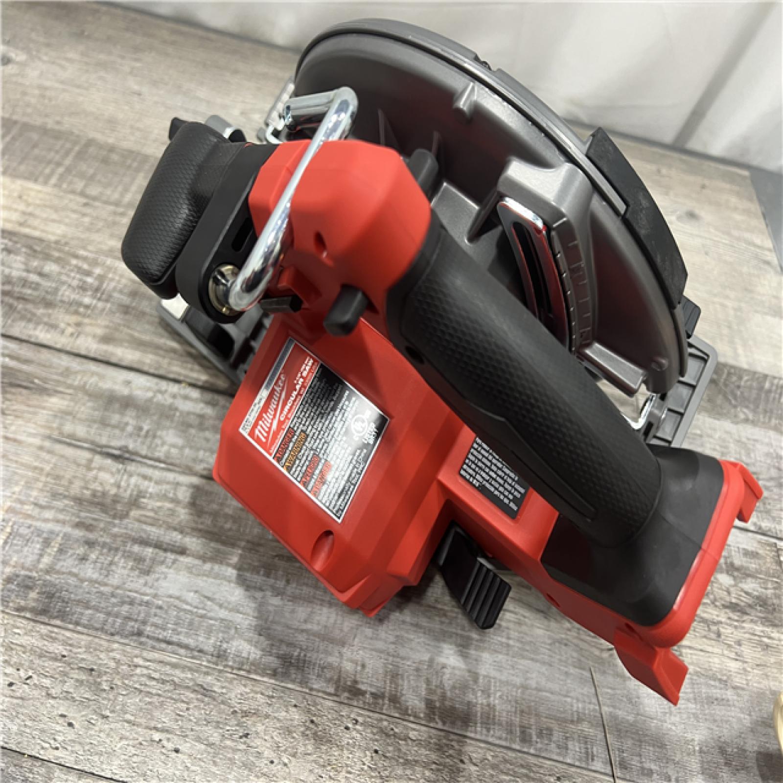 AS-IS MILWAUKEE M18 FUEL 18V Lithium-Ion Brushless Cordless 7-1/4 in. Circular Saw (Tool-Only)