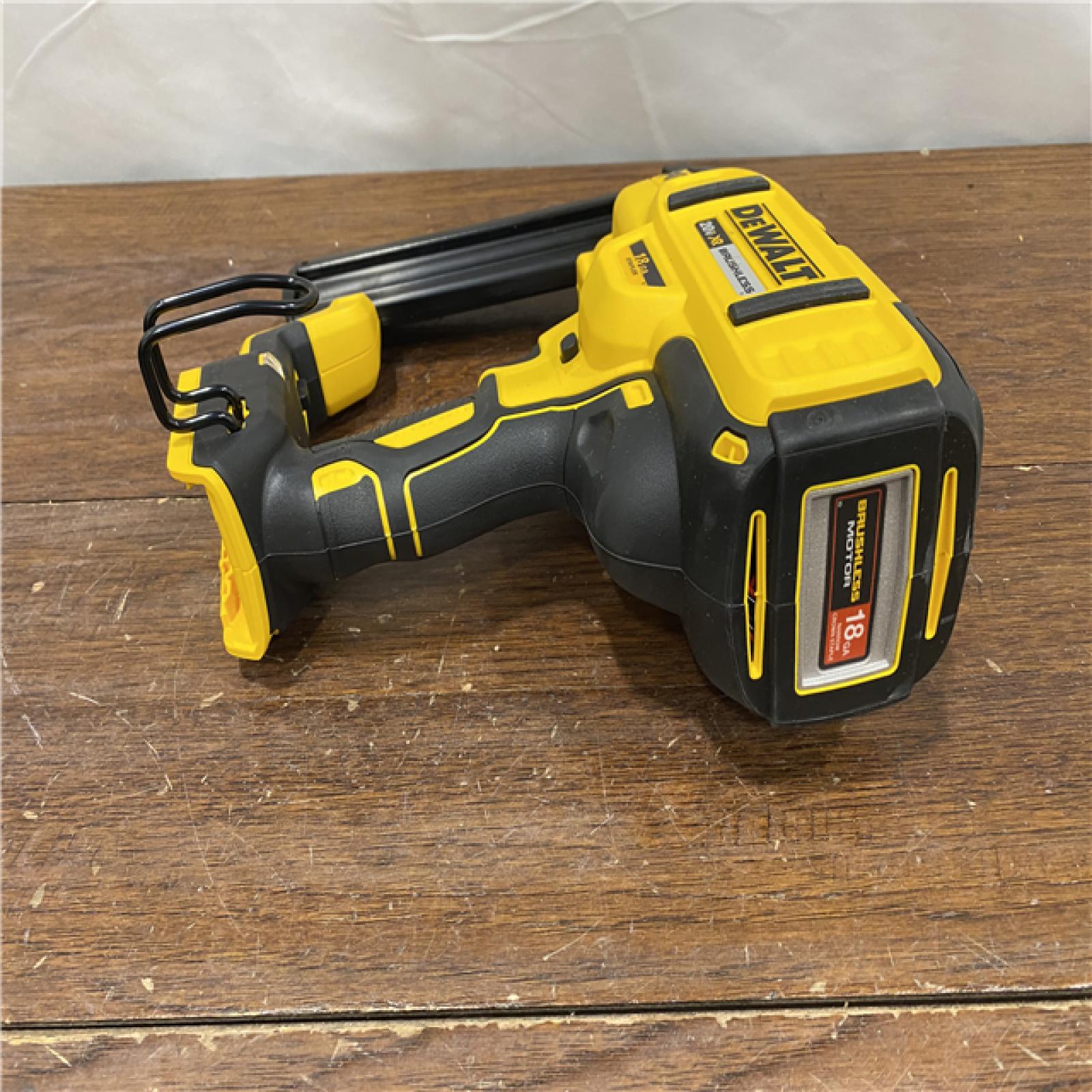 AS-ISDEWALT 20V-MAX XR 18GA BRAD NAILER KIT