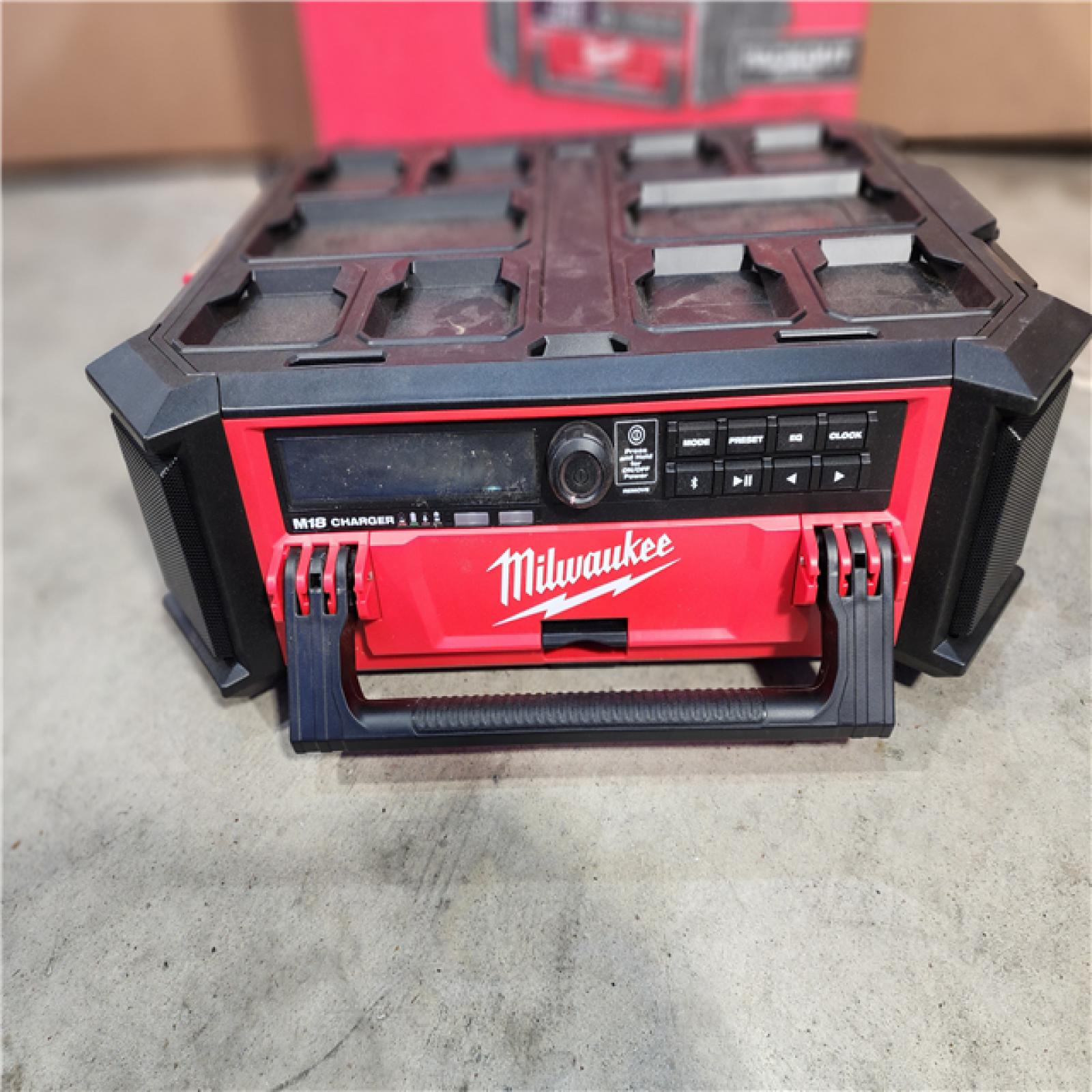 HOUSTON LOCATION - AS-IS Milwaukee 2950-20 18V M18 PACKOUT Lithium-Ion Cordless Radio + Charger (Tool Only)