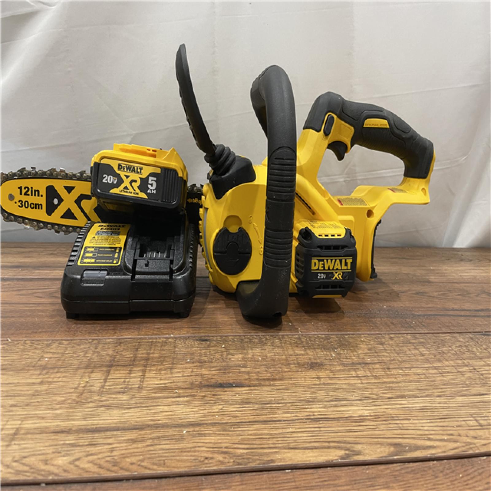 AS-IS Dewalt 7605686 12 in. 20V Battery Powered Chainsaw