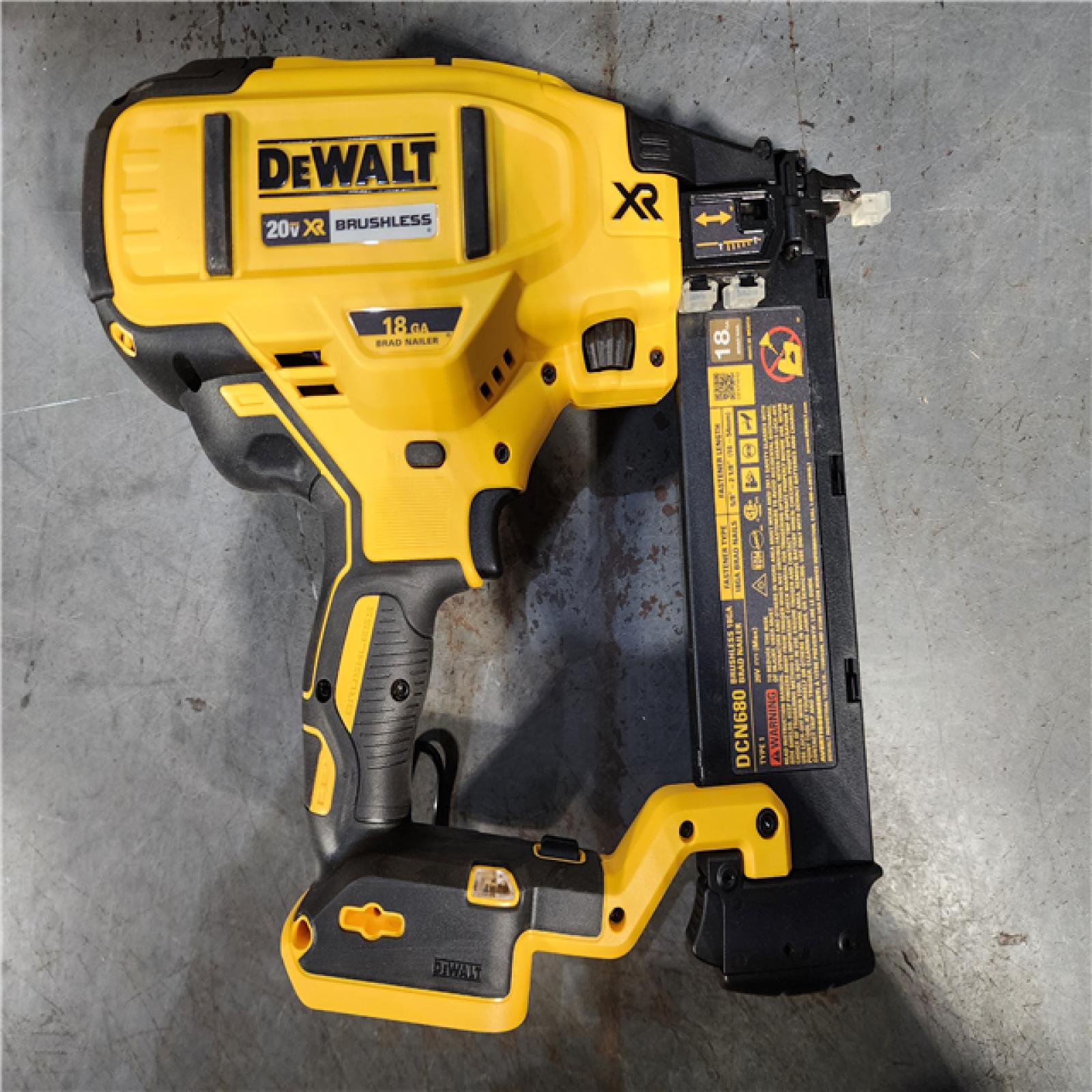 HOUSTON LOCATION - AS-IS DEWALT 20V MAX XR 18 Gauge Brad Nailer Kit