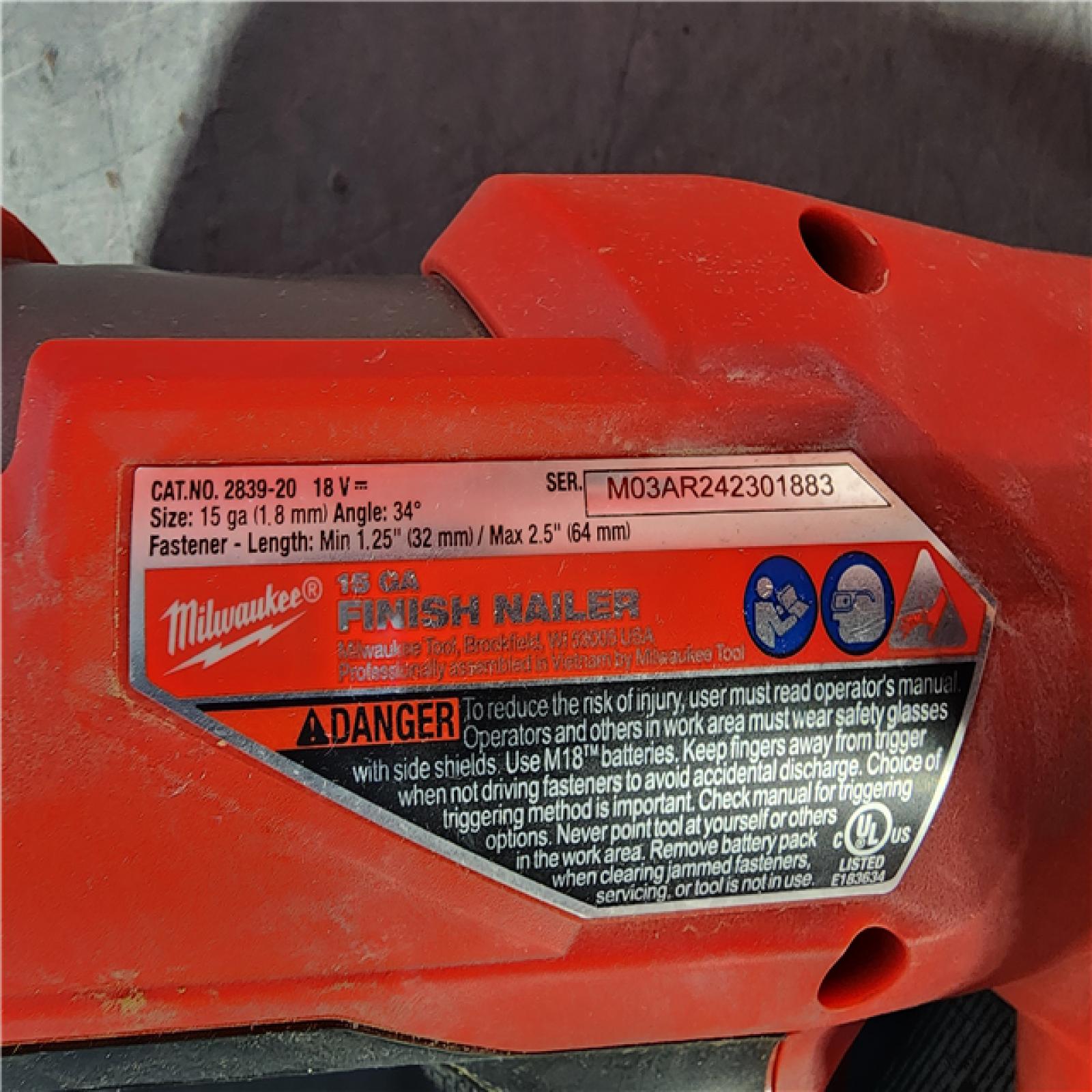 HOUSTON LOCATION - AS-IS Milwaukee 2839-20 M18 FUEL 15 Ga. 18 Volt Brushless Angled Finish Nailer (TOOL ONLY)