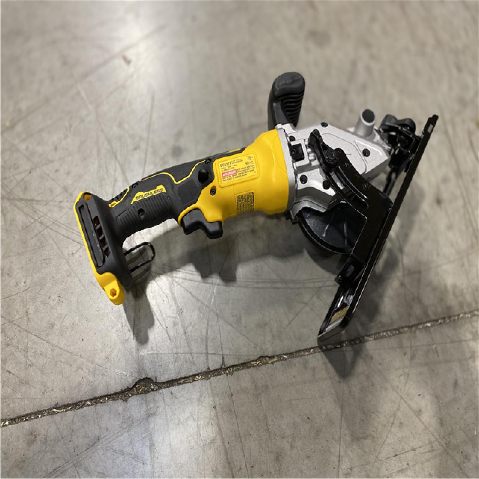 LIKE NEW! - DEWALT ATOMIC 20V MAX Cordless Brushless 4-1/2 in. Circular Saw (Tool Only)