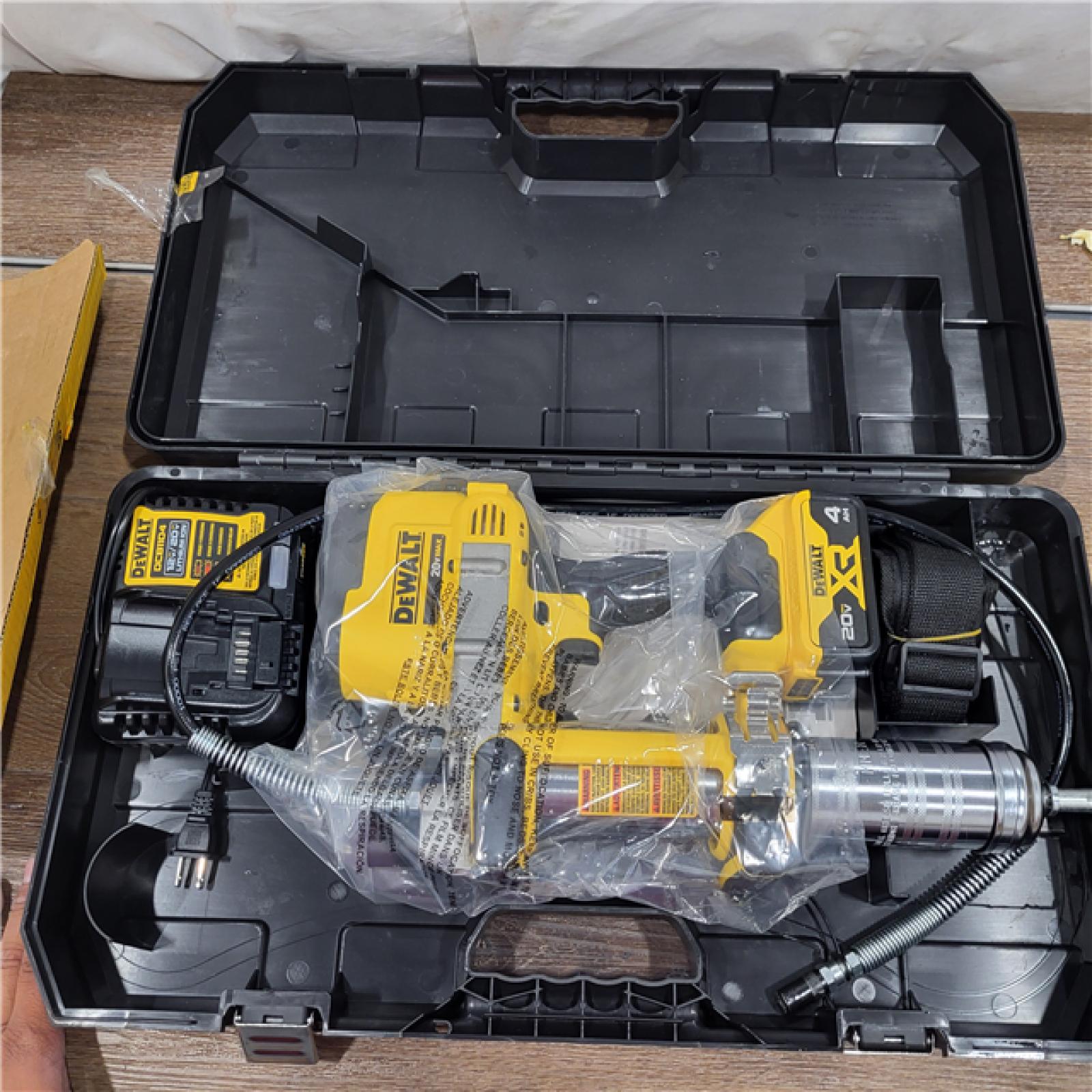 AS-IS DEWALT DCGG571M1 20V MAX Lithium Ion Grease Gun