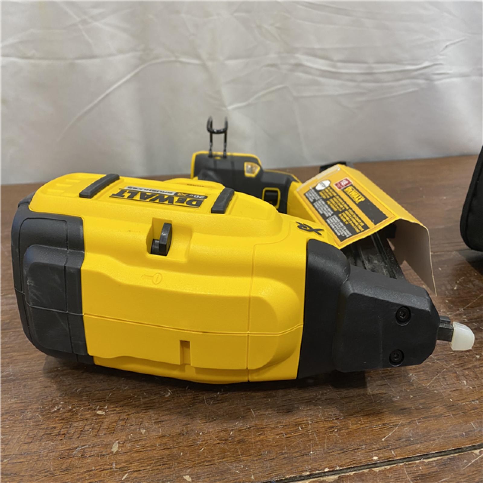 AS-ISDEWALT 20V-MAX XR 18GA BRAD NAILER KIT