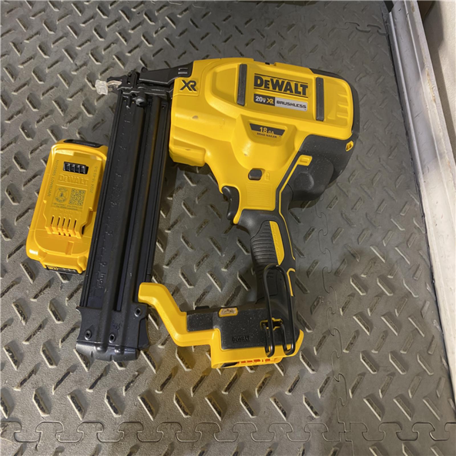 Houston location AS-IS DEWALT 20V MAX XR 18 Gauge Brad Nailer Kit