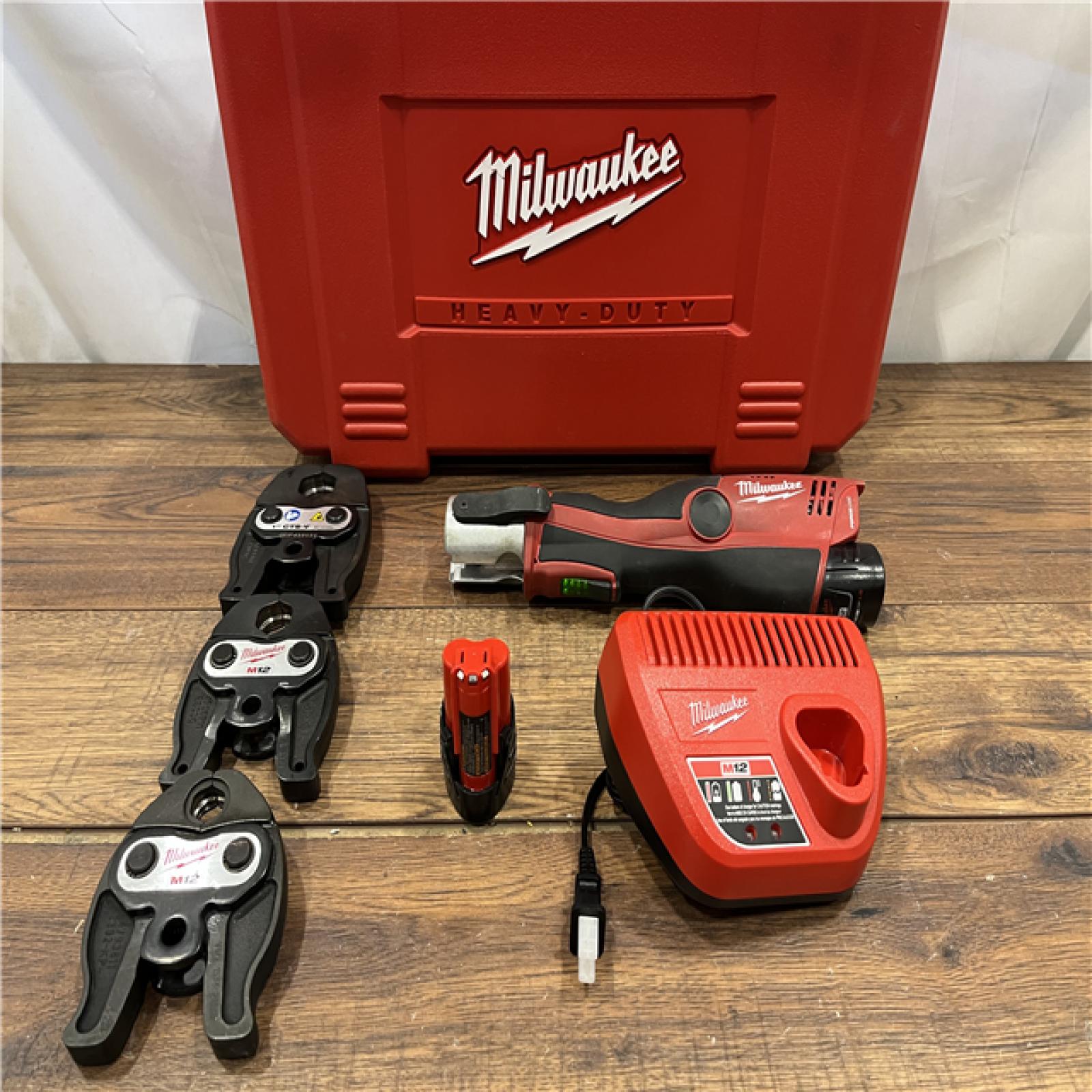 AS IS Milwaukee M12 Force Logic Press Tool 1/2 in. to 1 in. Kit