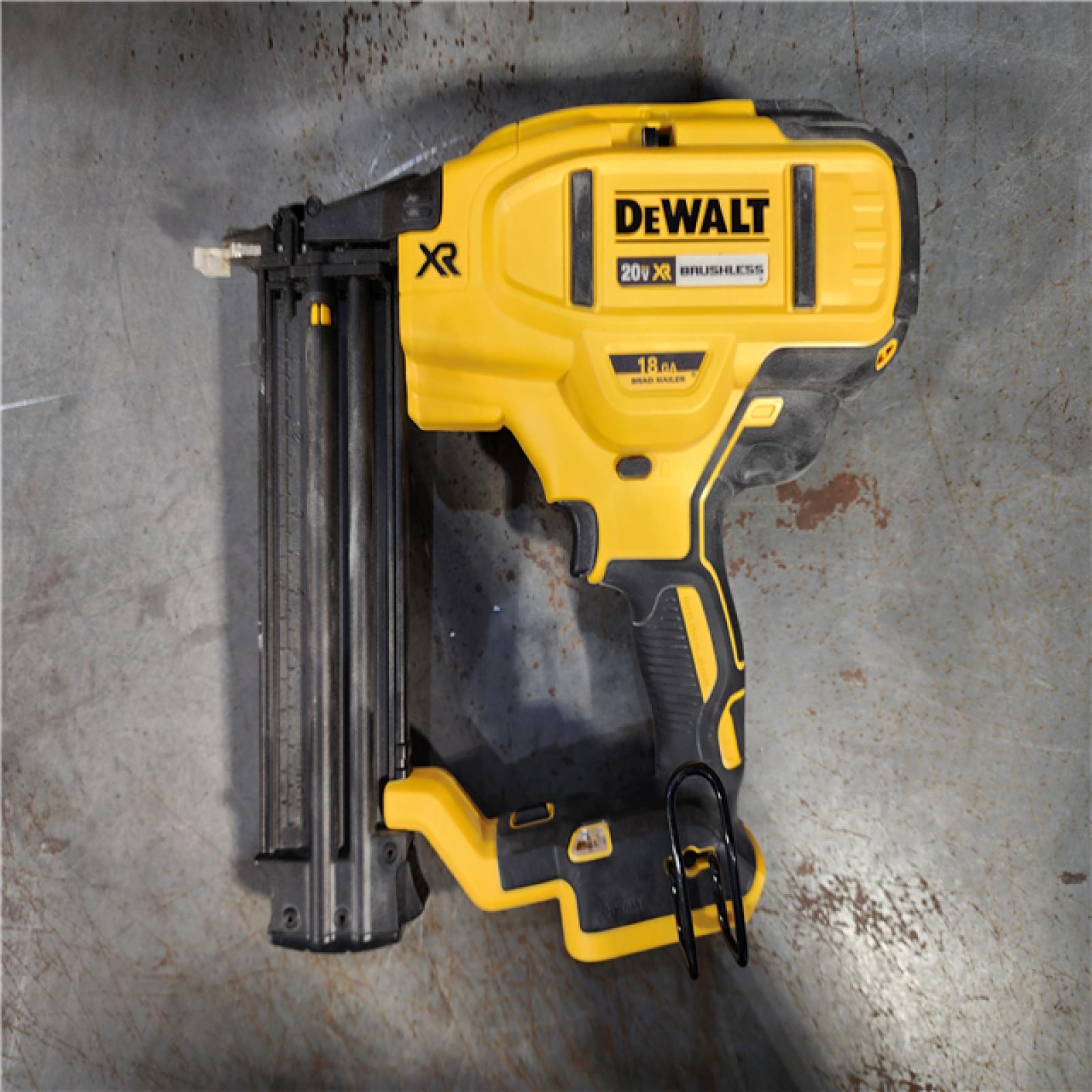 HOUSTON LOCATION - AS-IS DEWALT 20V MAX XR 18 Gauge Brad Nailer Kit