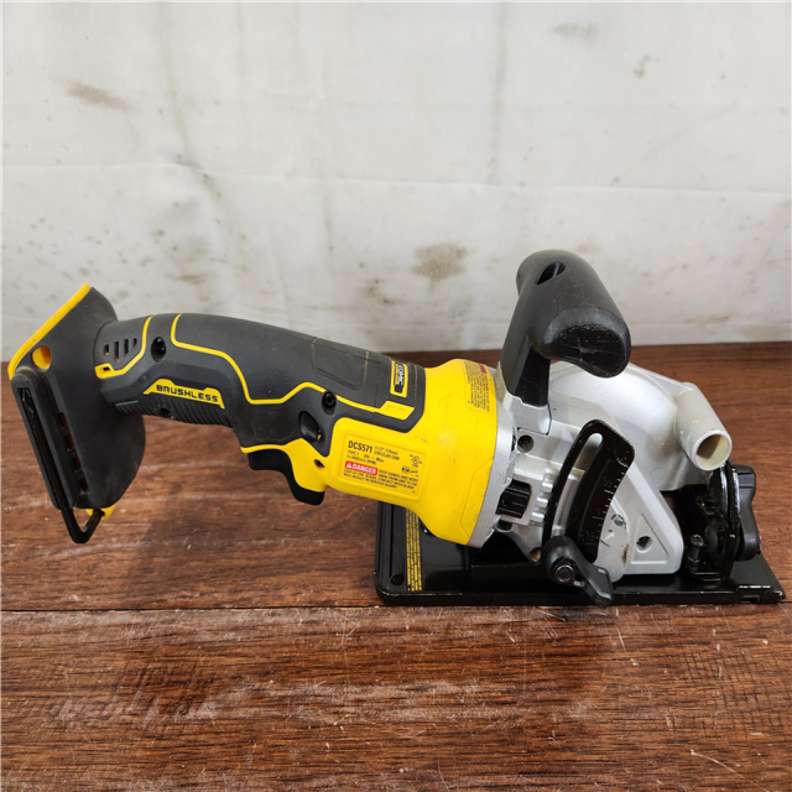 AS-IS DeWalt 20V MAX ATOMIC Cordless Brushless Compact 4-1/2 in. Circular Saw (Tool Only)