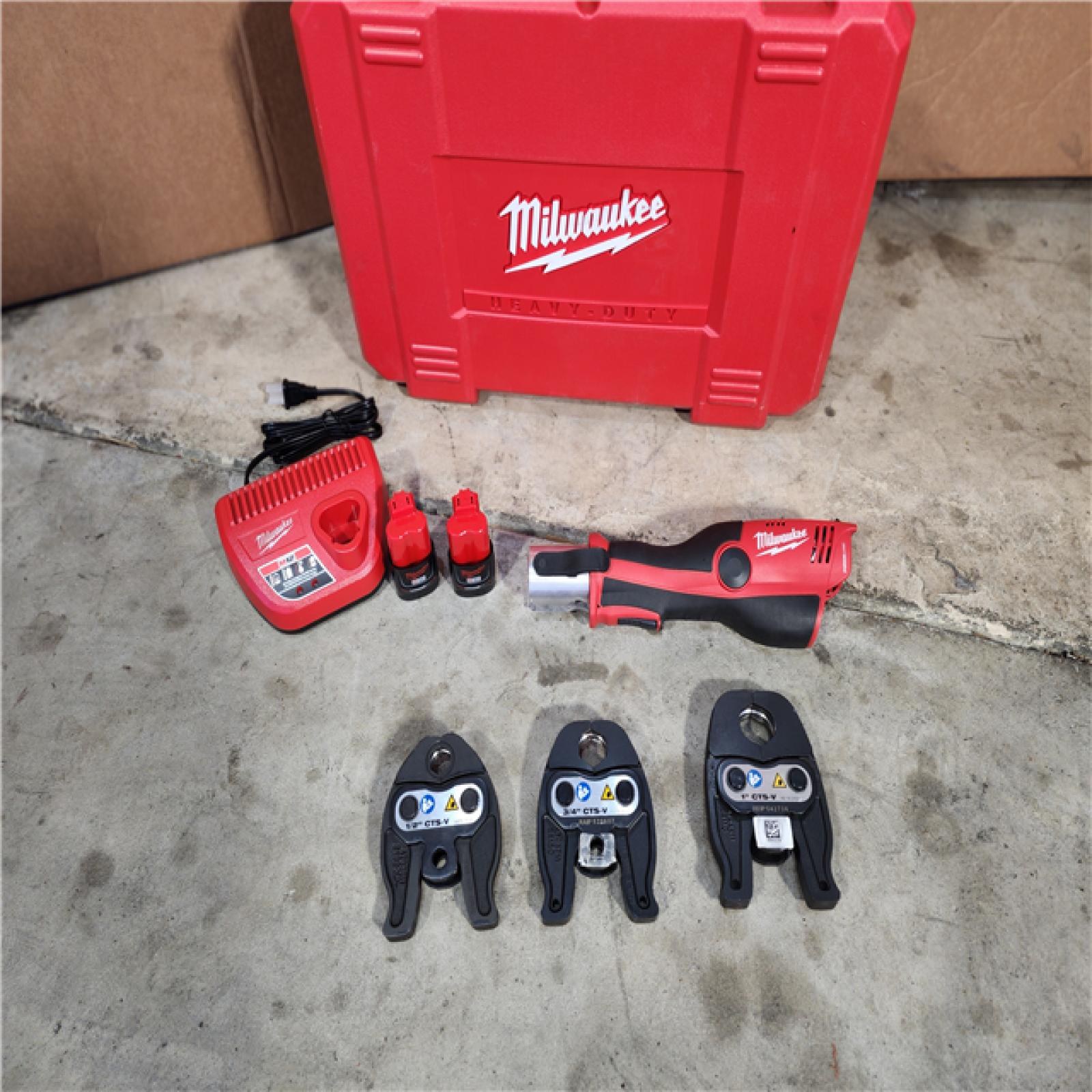 HOUSTON LOCATION - AS-IS (APPEARS LIKE NEW) Milwaukee M12 Force Logic Press Tool 1/2 in. to 1 in. Kit