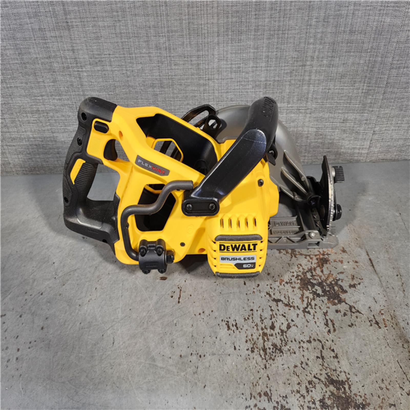 HOUSTON LOCATION - AS-IS (APPEARS LIKE NEW) DEWALT FLEXVOLT 60V MAX Cordless Brushless 7-1/4 in. Wormdrive Style Circular Saw (Tool Only)