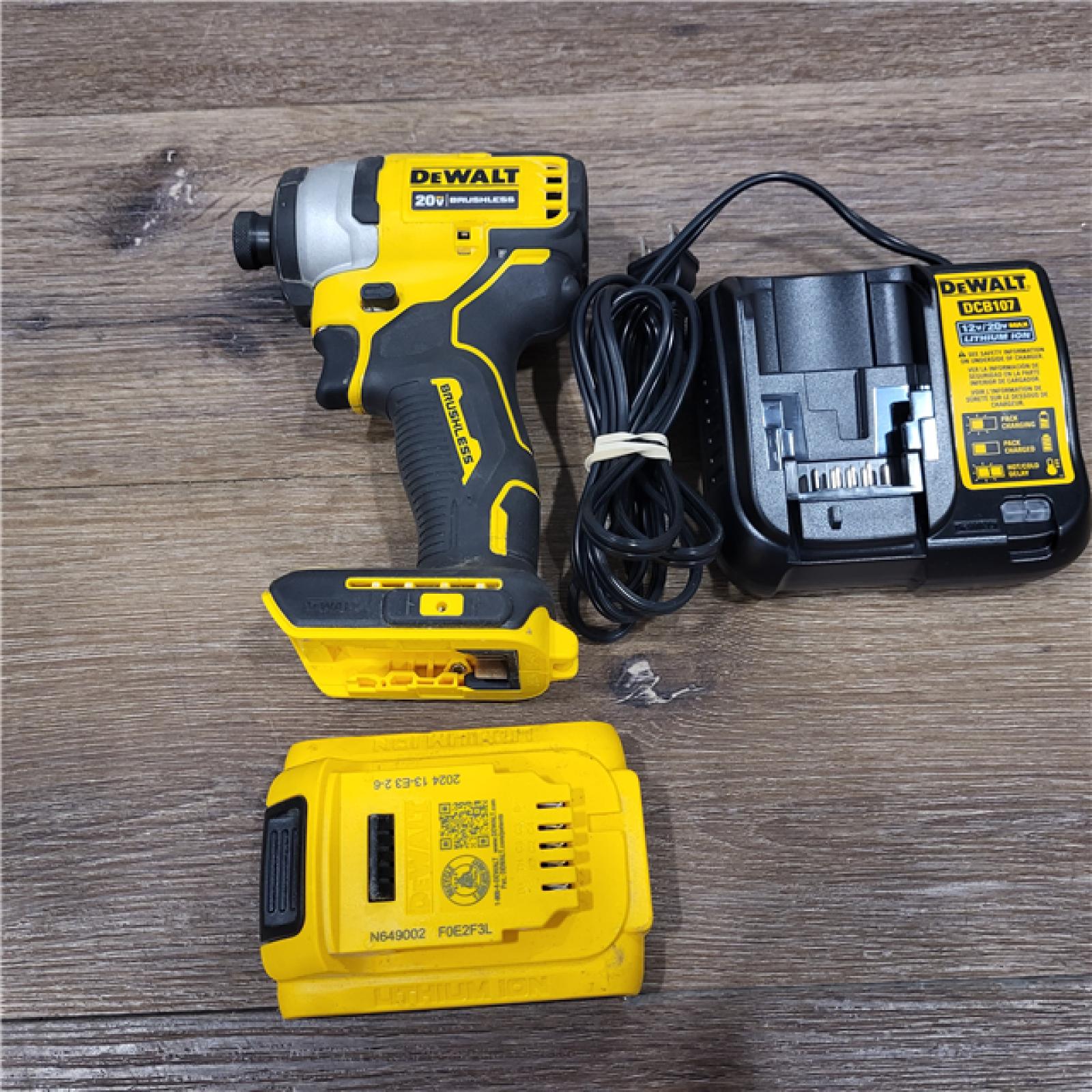 AS-IS DEWALT ATOMIC 20V MAX* Brushless Cordless Compact 1/4 in. Impact Driver Kit