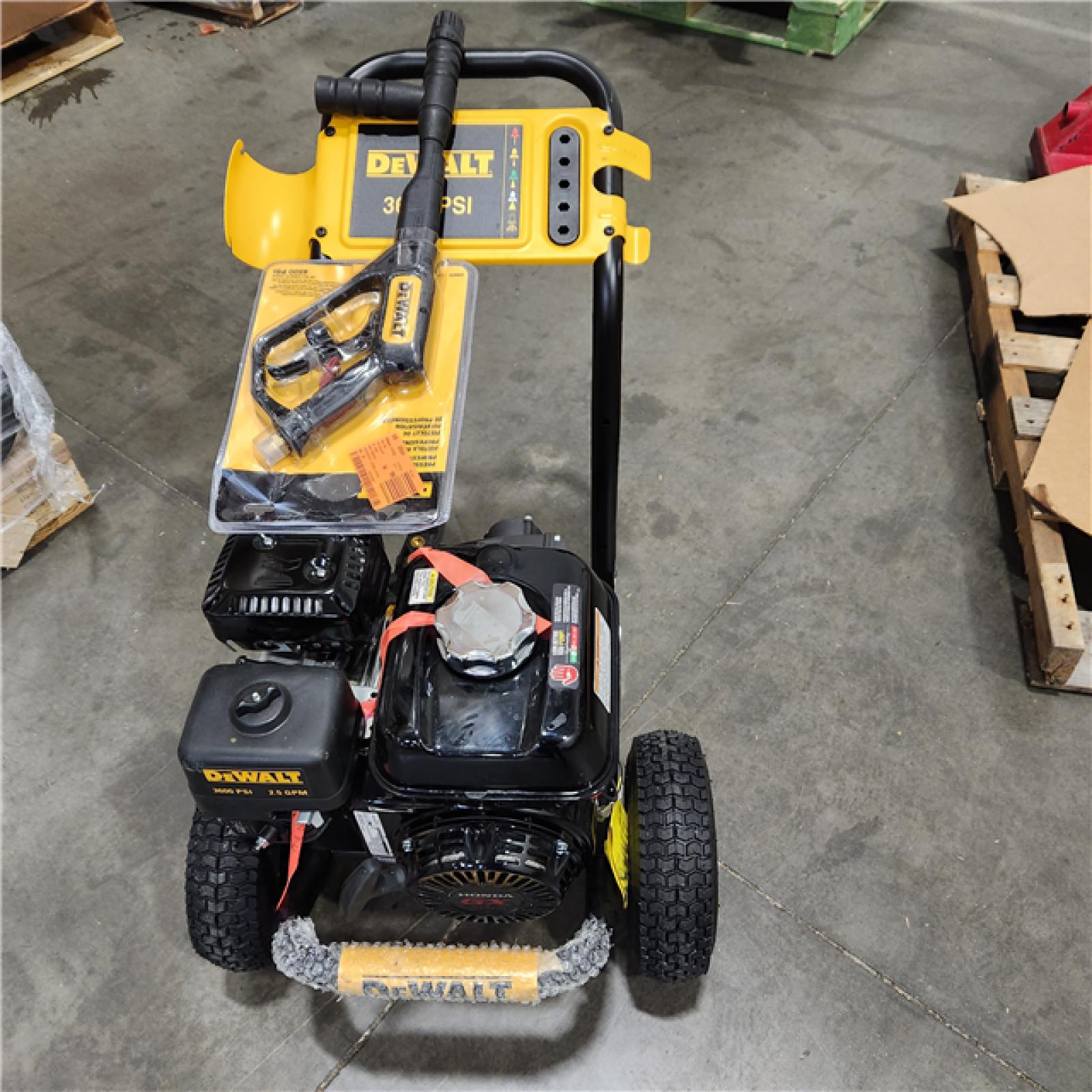 DALLAS LOCATION - AS-IS DEWALT 3600 PSI 2.5 GPM Gas Cold Water Professional Pressure Washer with HONDA GX200 Engine