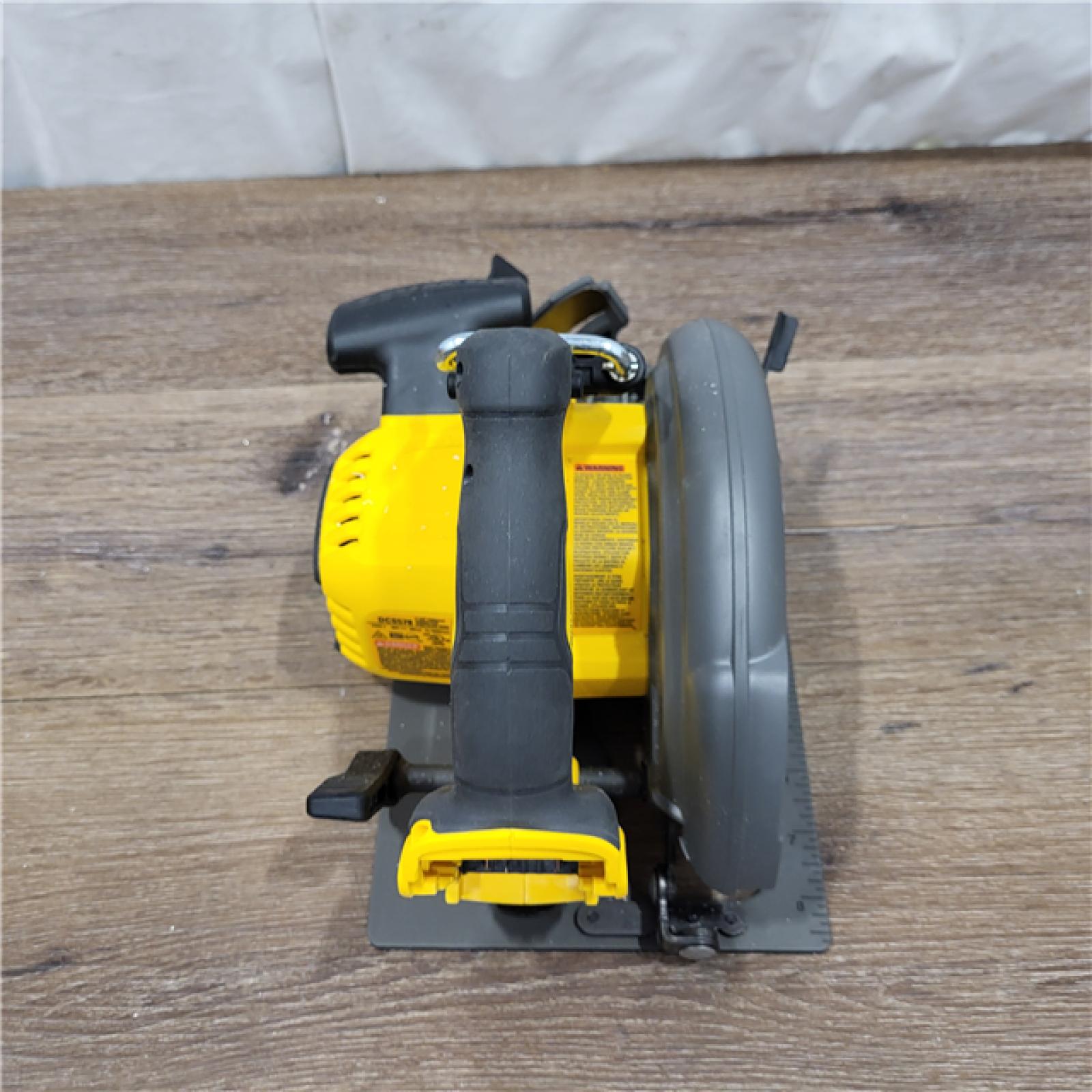 AS-IS DeWALT Flexvolt Max 7-1/4  60V Brushless Circular Saw DCS578B (Bare Tool)