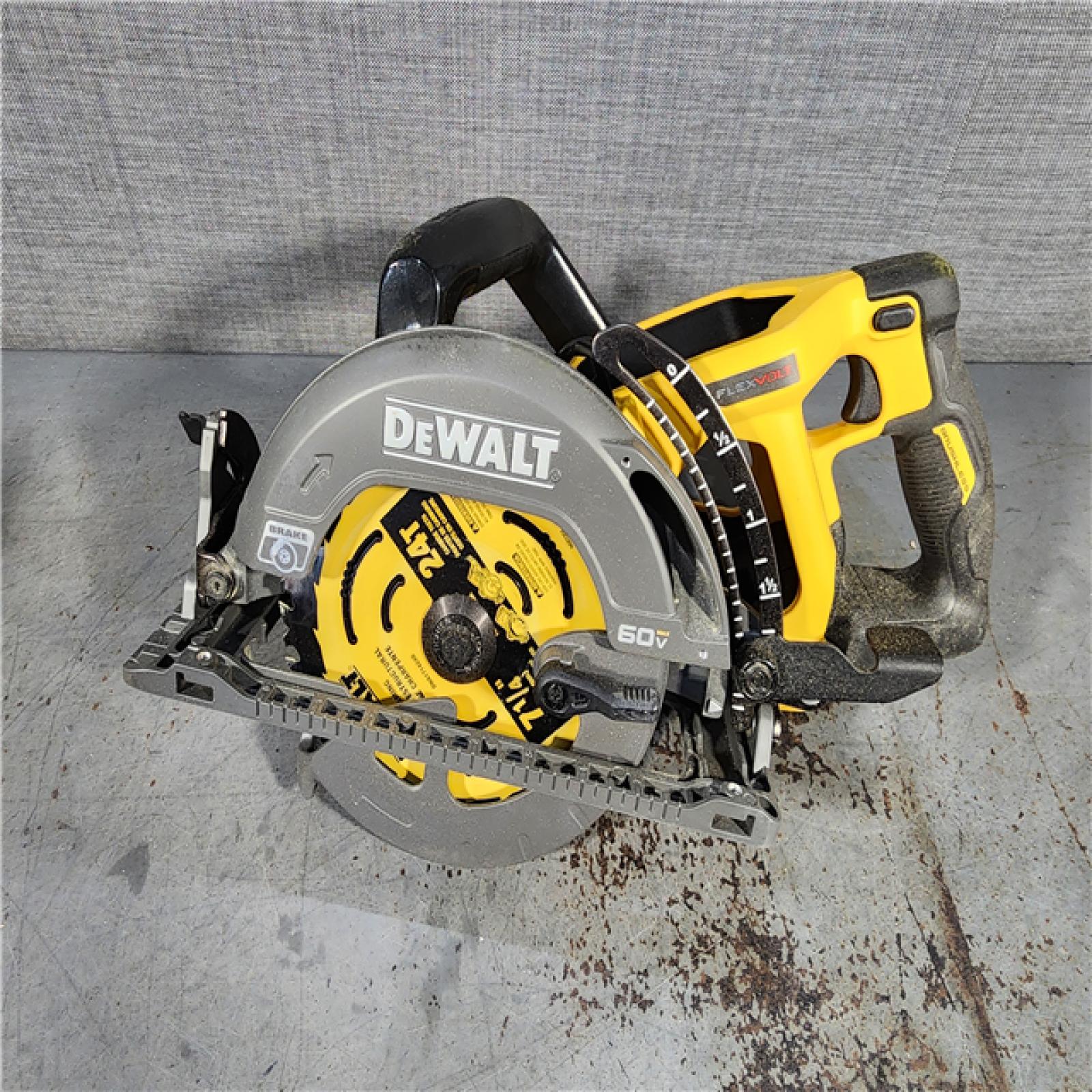 HOUSTON LOCATION - AS-IS DEWALT FLEXVOLT 60V MAX Cordless Brushless 7-1/4 in. Wormdrive Style Circular Saw (Tool Only)