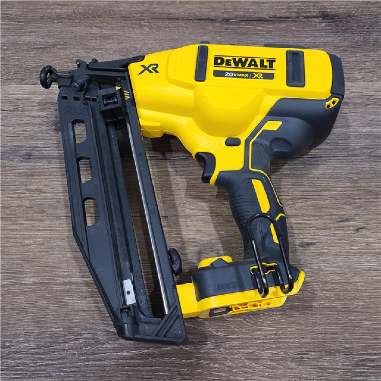 AS-IS DeWalt DCN660D1 20V 16 Gauge Cordless Angled Finish Nailer Kit W/ 2Ah Battery