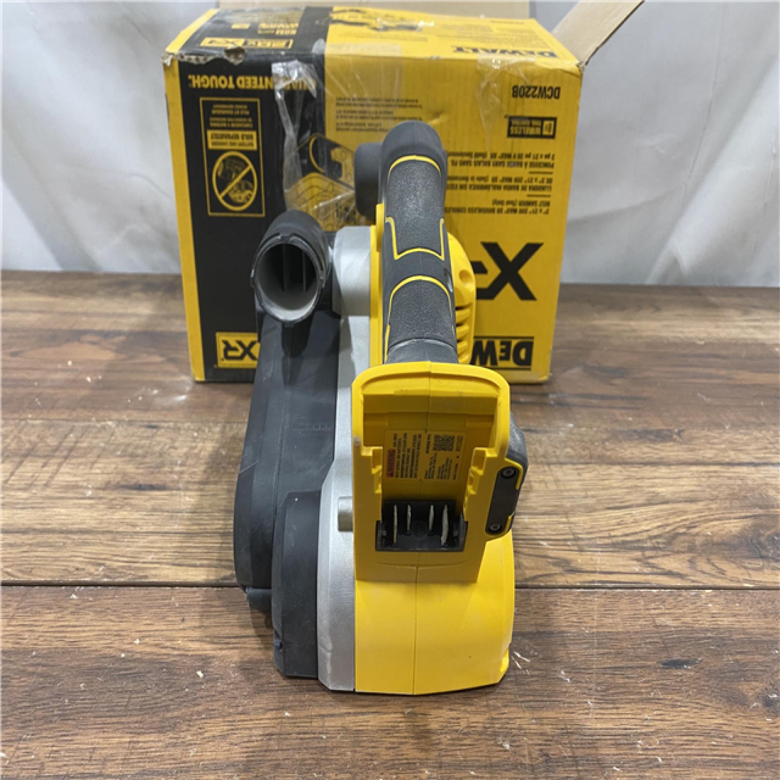 AS IS DEWALT 20V MAX* XR Brushless Cordless Belt Sander