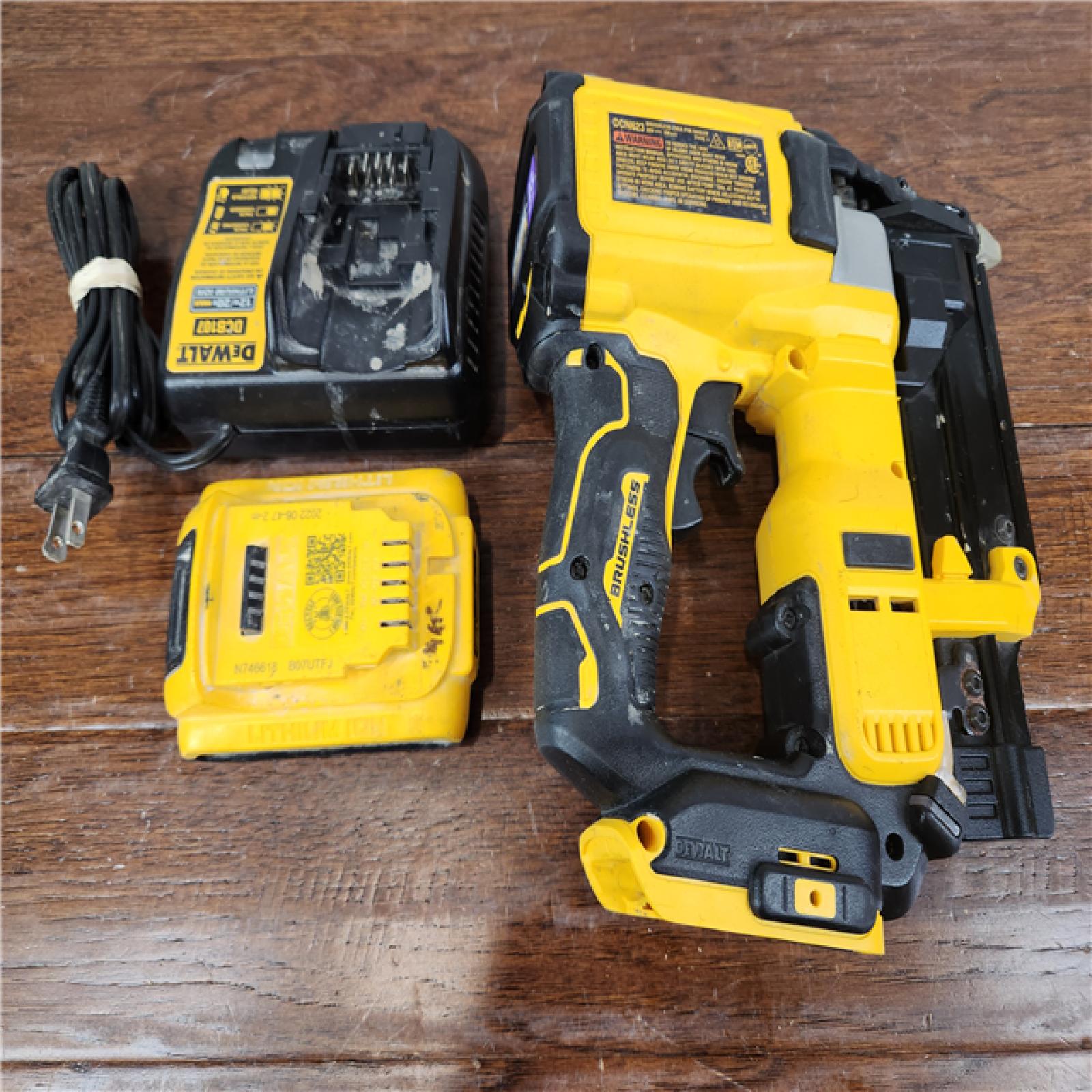 AS-IS DEWALT ATOMIC 20V MAX Brushless Cordless 23 Gauge Pin Nailer Kit