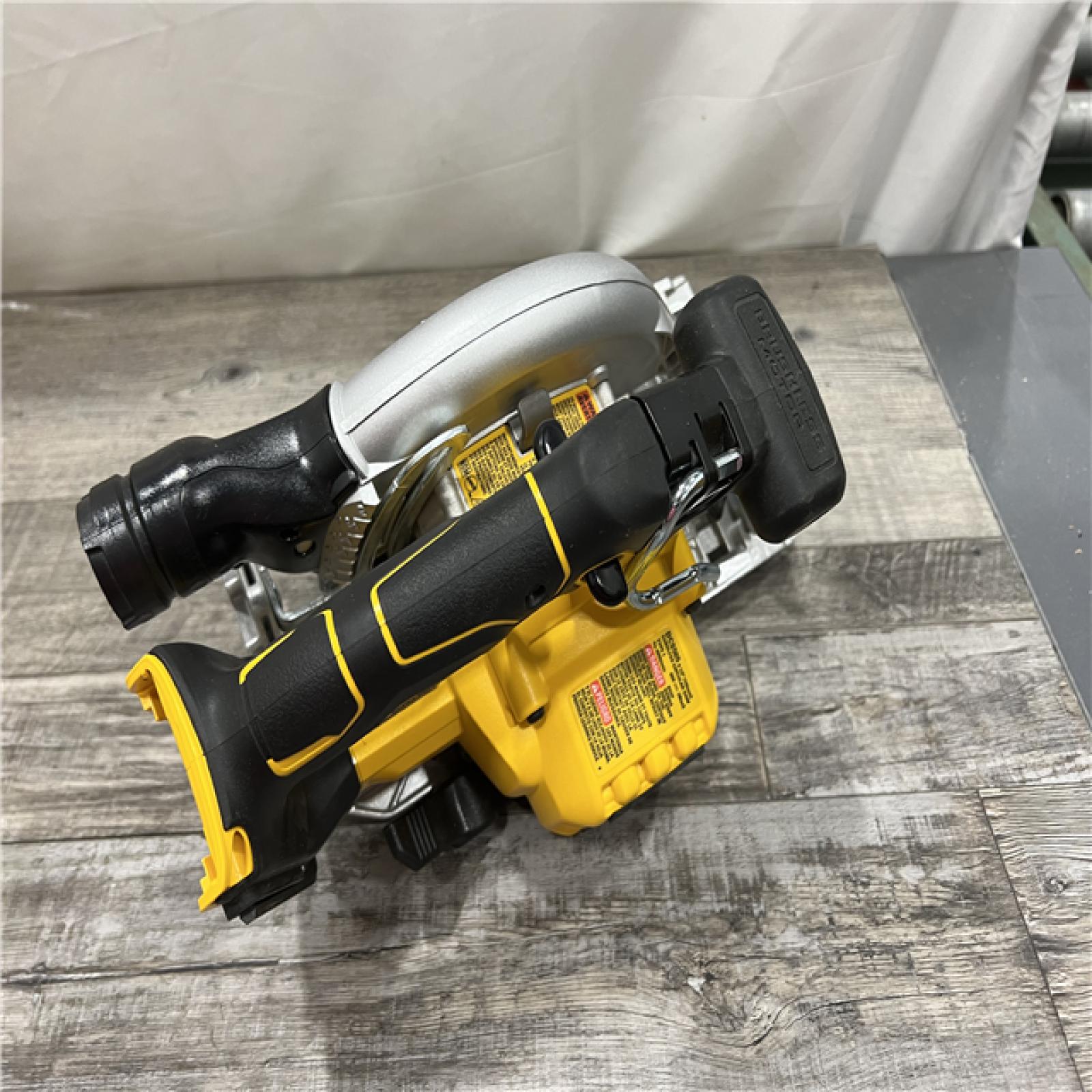 AS-IS DeWALT DCS565B 20V Max Brushless 6.5   Cordless Circular Saw