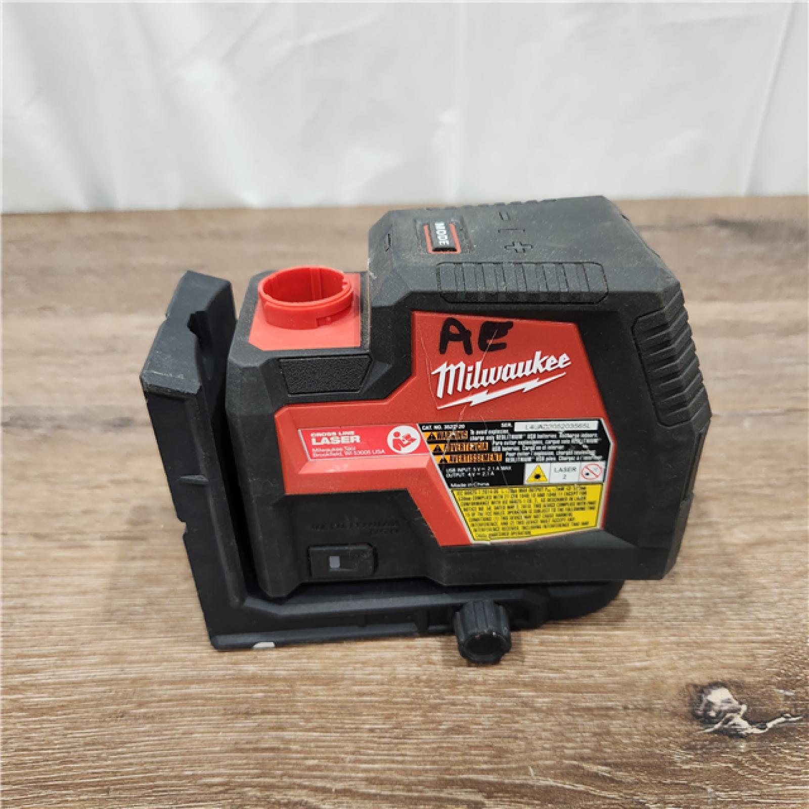 AS-IS MILWAUKEE 100 ft. REDLITHIUM Lithium-Ion USB Green Rechargeable Cross Line Laser Level
