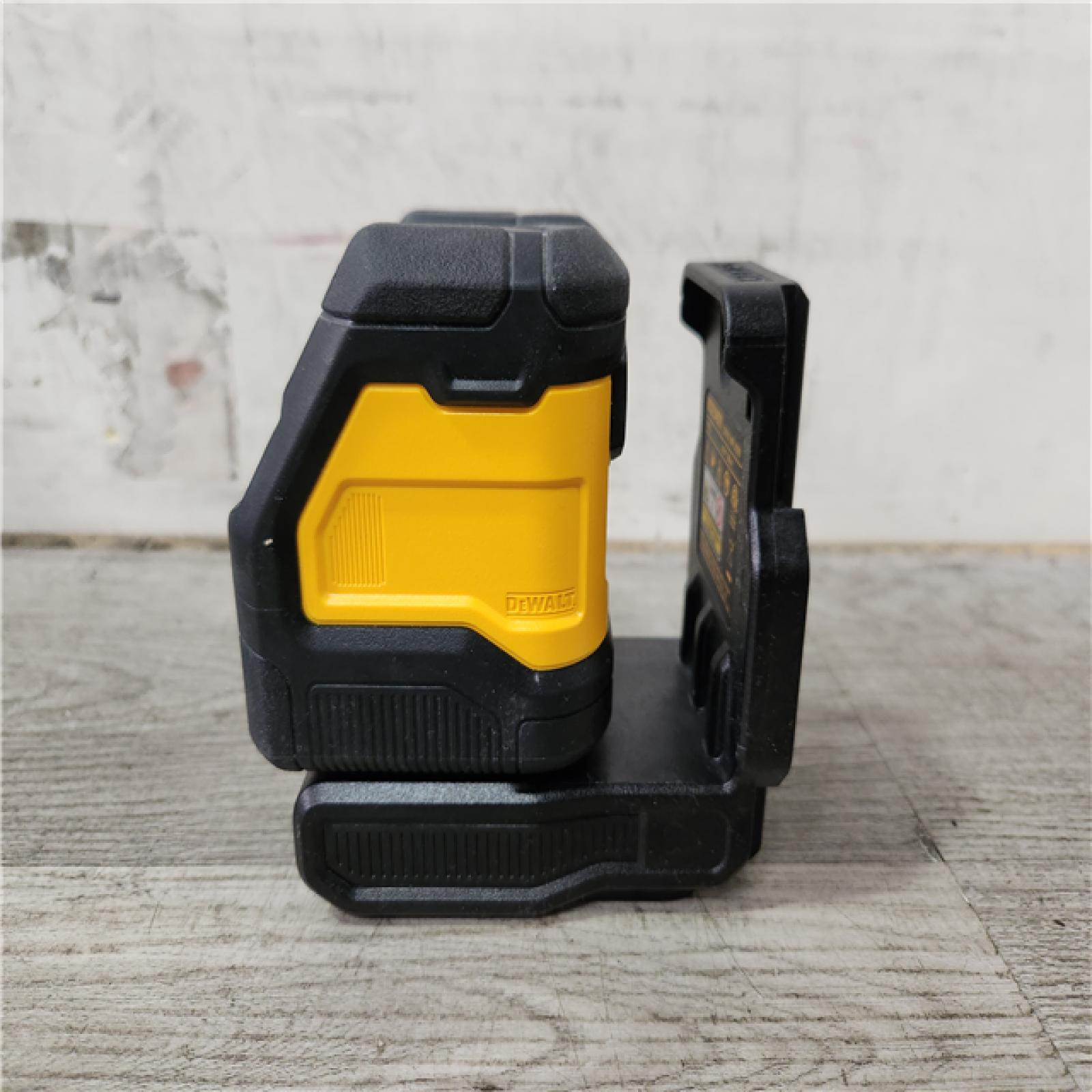 Phoenix Location DEWALT 20V Green Cross Line Laser Level (Tool-Only)