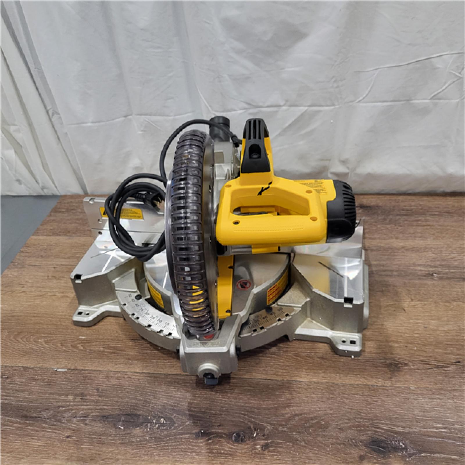 AS-IS cie Ã€ Onglets CombinÃ©e De Dewalt, 15 a, 10 Po DWS713 - Rona