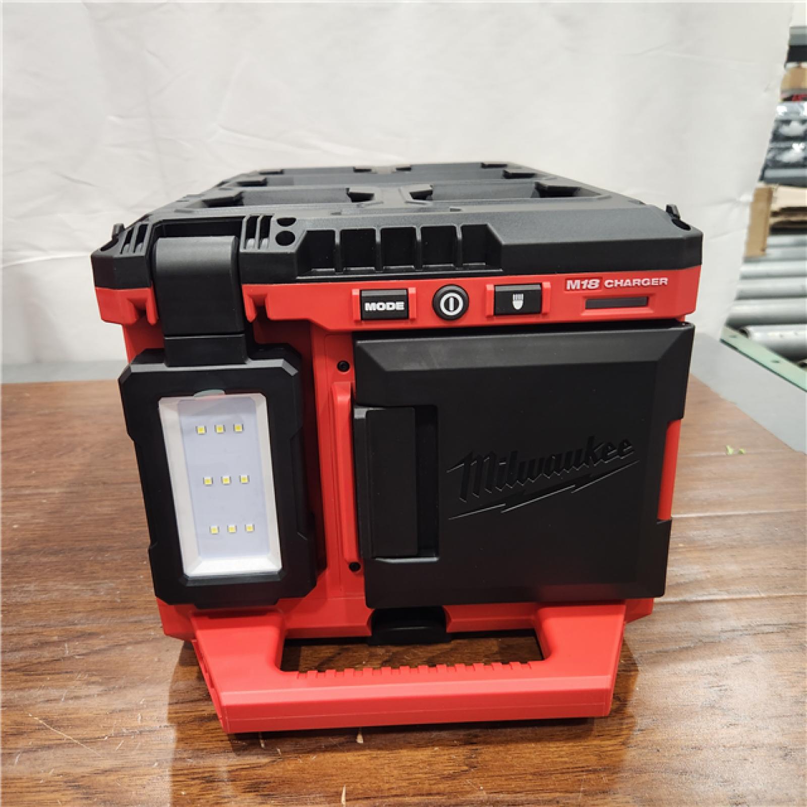 AS-IS Milwaukee M18 PACKOUT Light/Charger