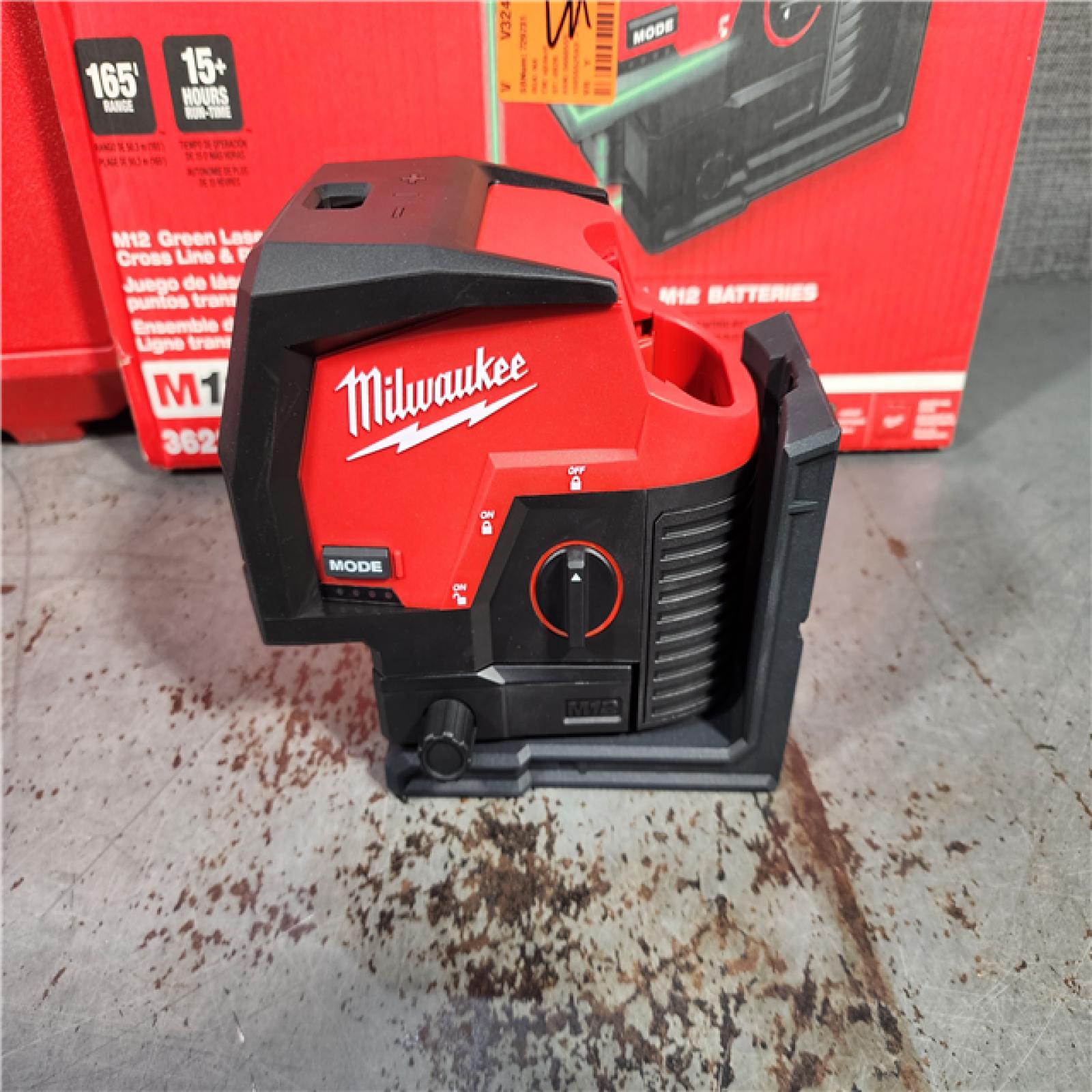 HOUSTON LOCATION - AS-IS (APPEARS LIKE NEW) Milwaukee Green 125 Ft. Cross Line and Plumb Points Laser Level Kit